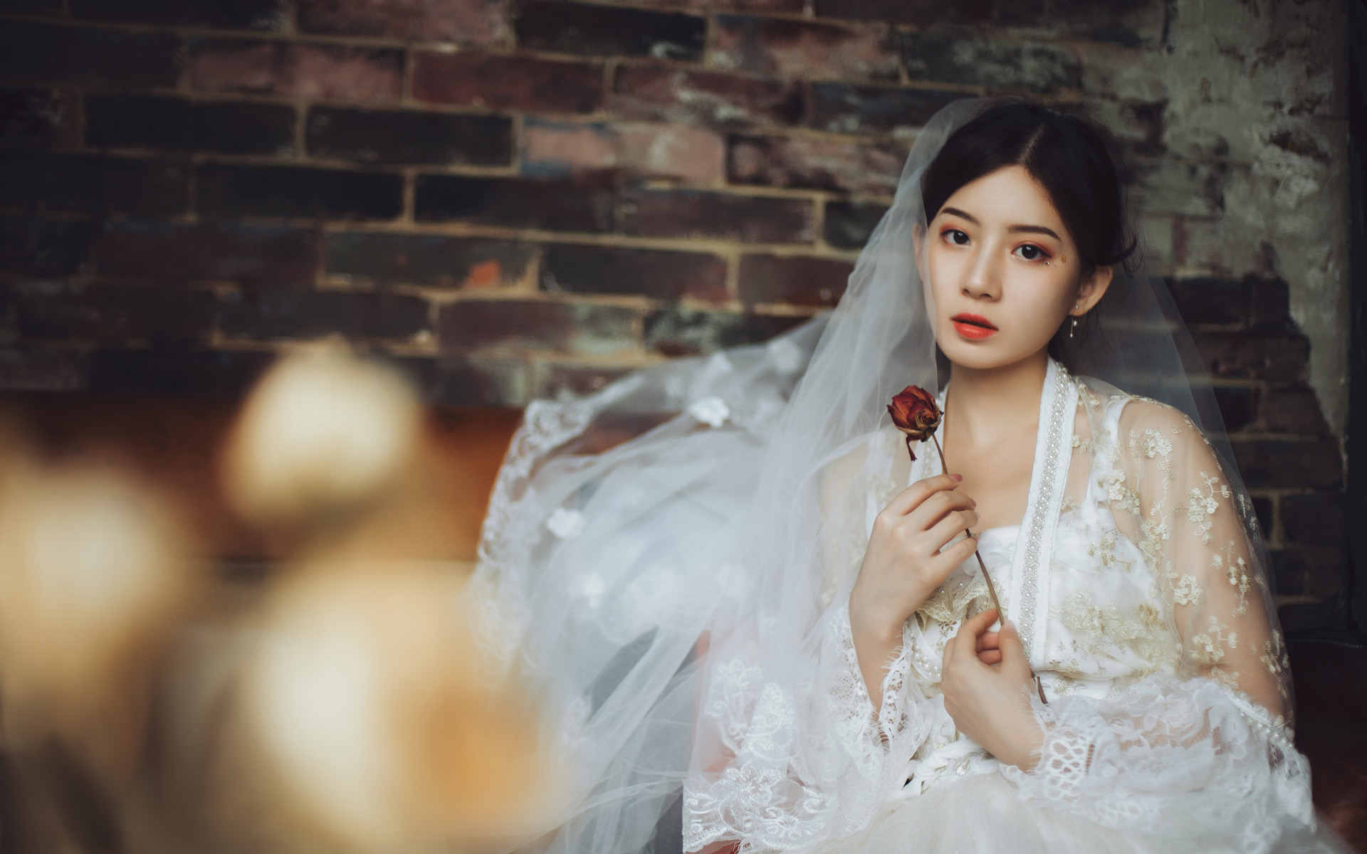 性感纱裙美女唯美高清桌面壁纸