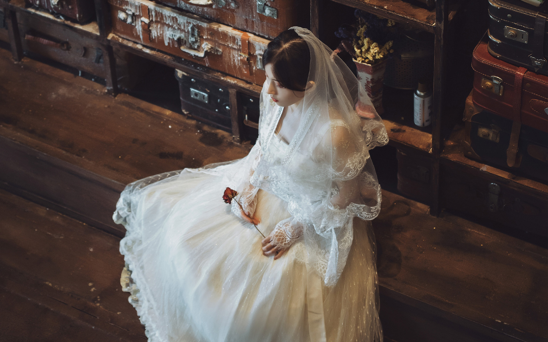 性感纱裙美女唯美高清桌面壁纸