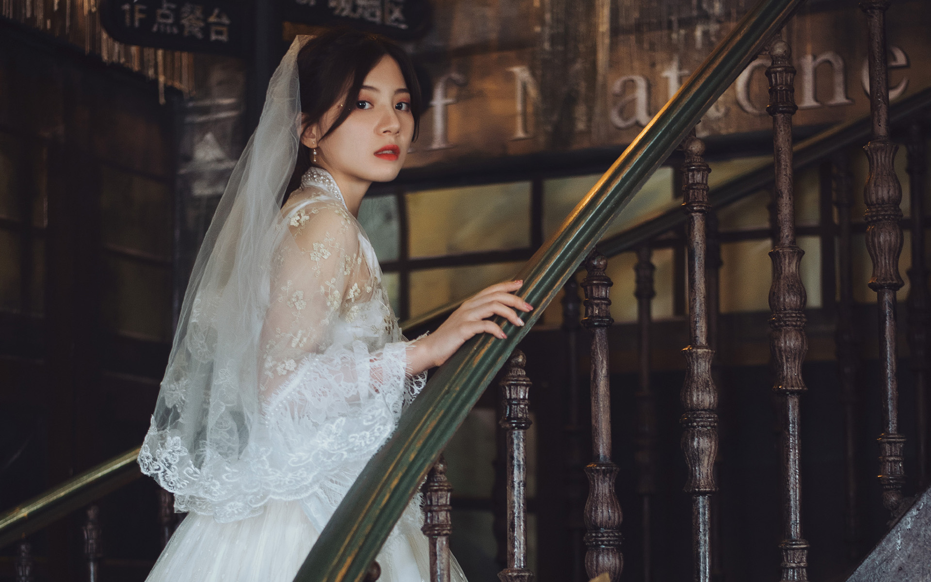性感纱裙美女唯美高清桌面壁纸