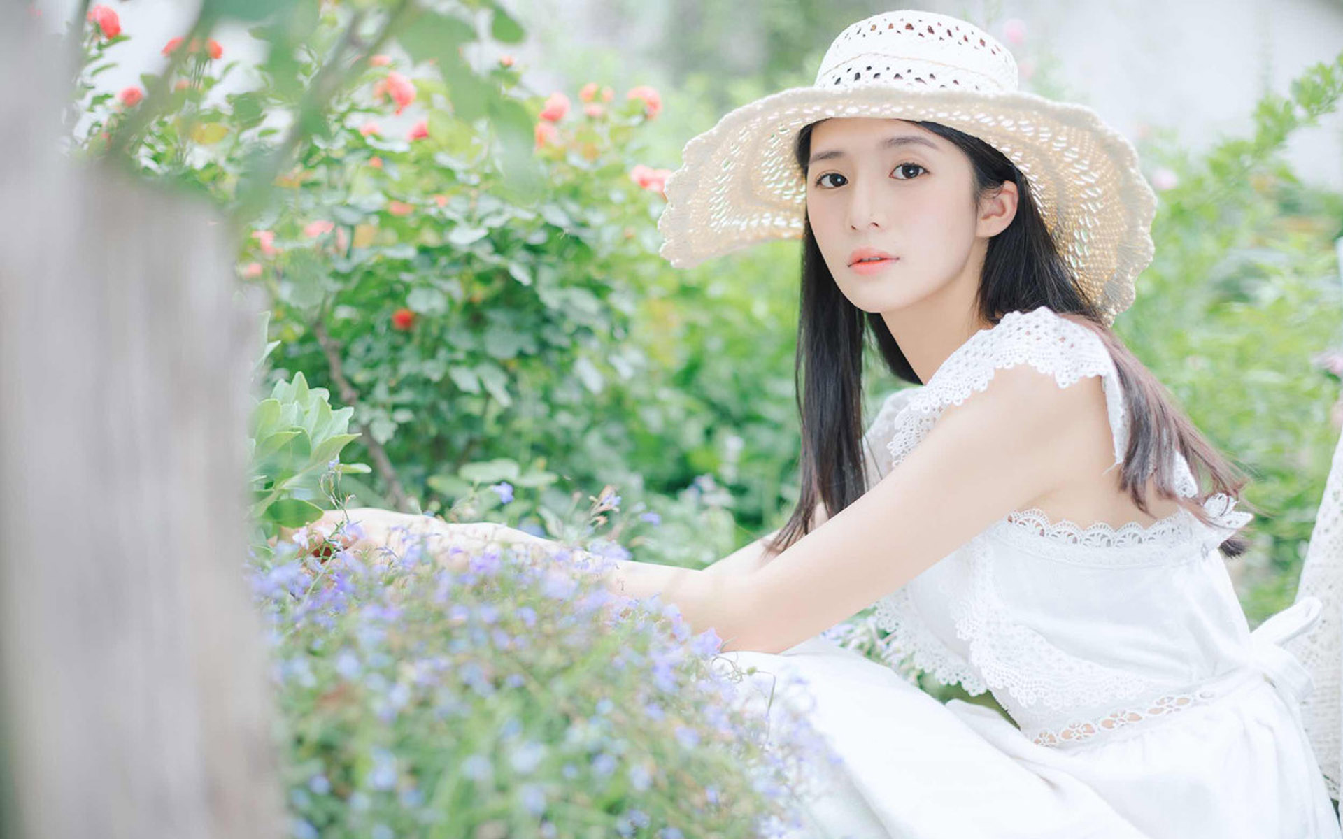 清新气质美女白皙养眼户外写真桌面壁纸