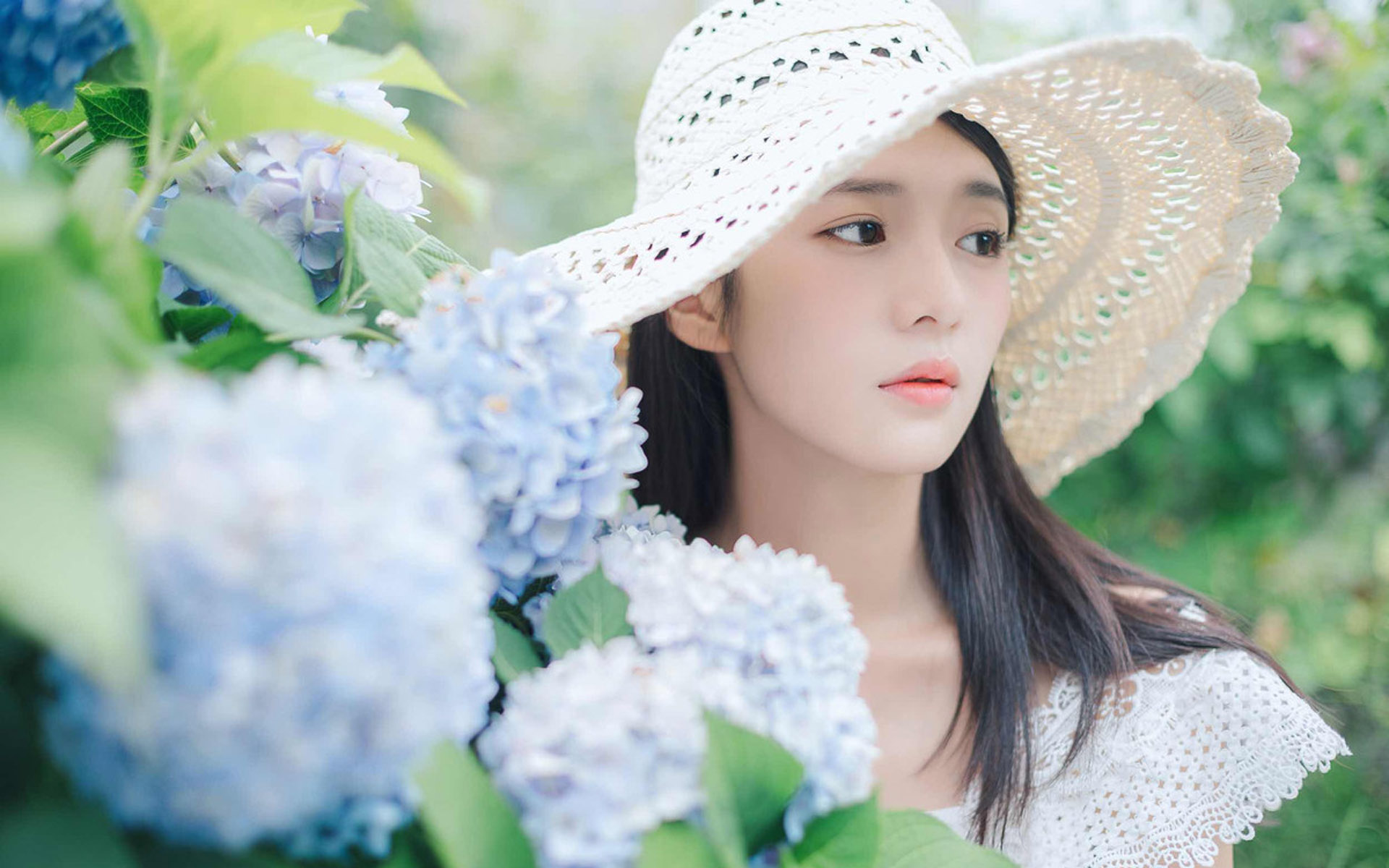 清新气质美女白皙养眼户外写真桌面壁纸