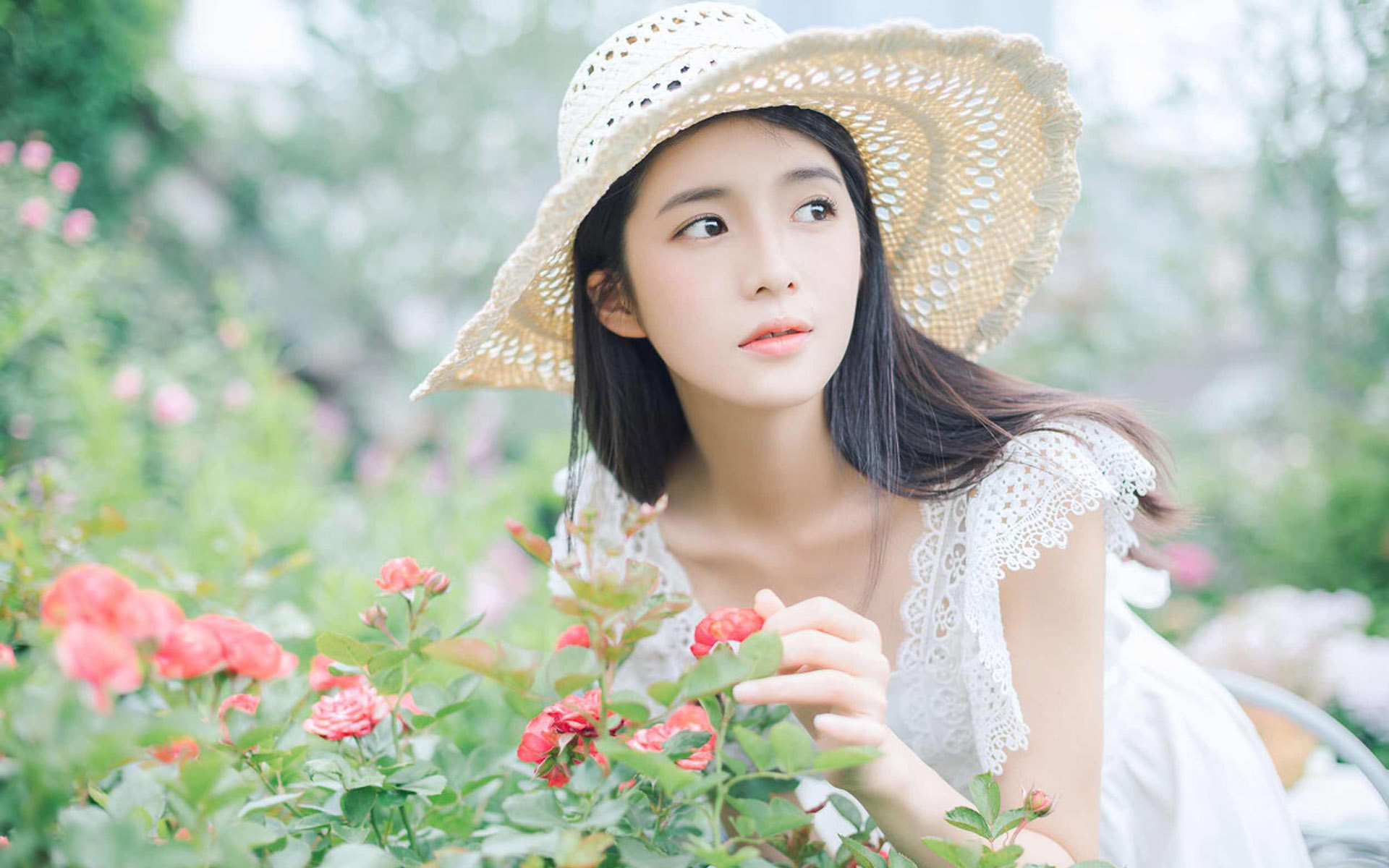 清新气质美女白皙养眼户外写真桌面壁纸