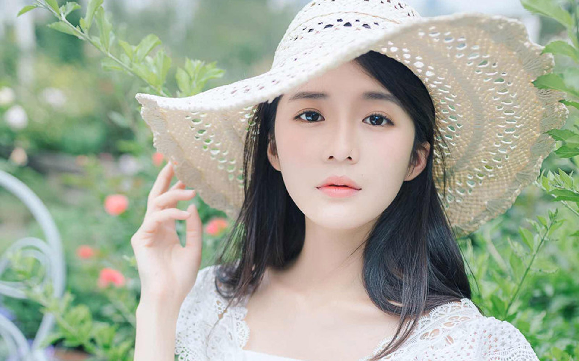 清新气质美女白皙养眼户外写真桌面壁纸