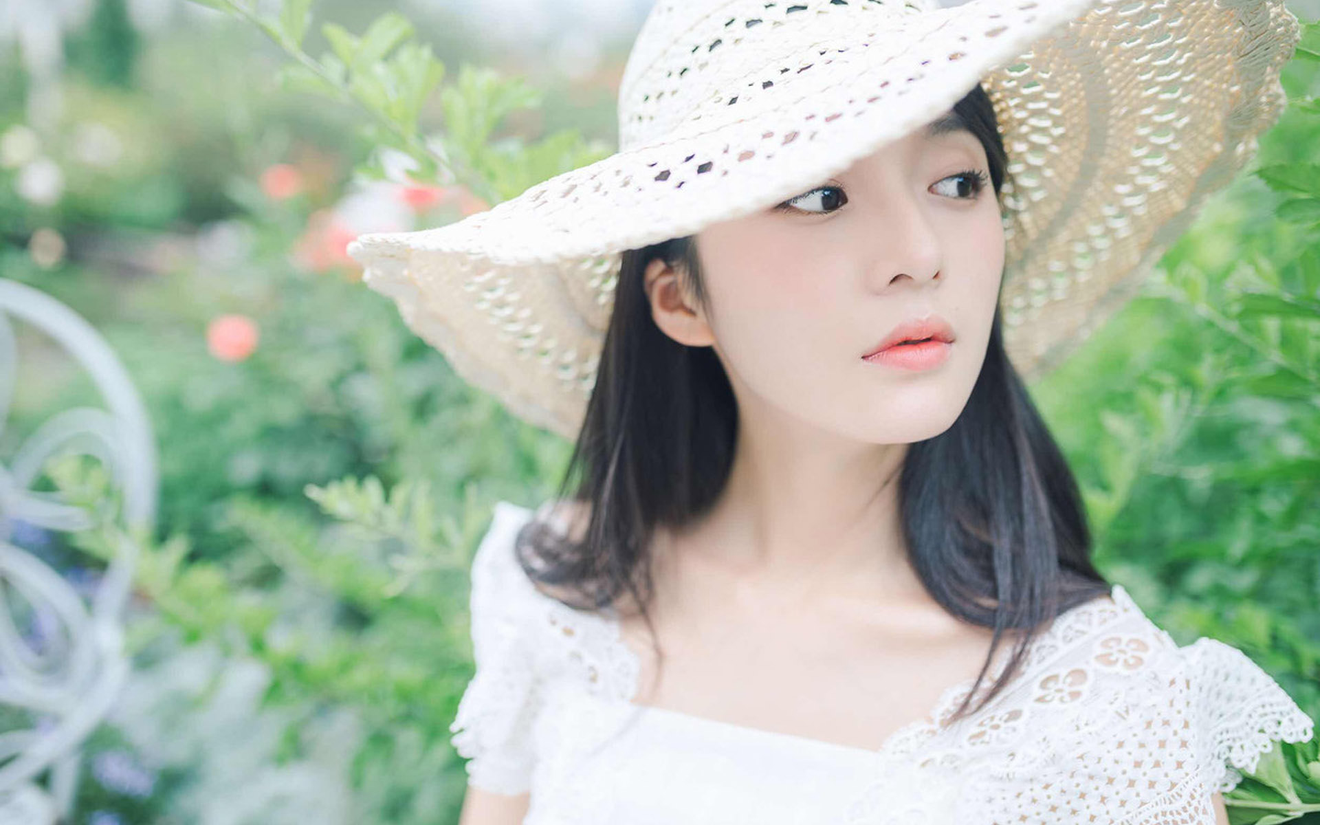 清新气质美女白皙养眼户外写真桌面壁纸