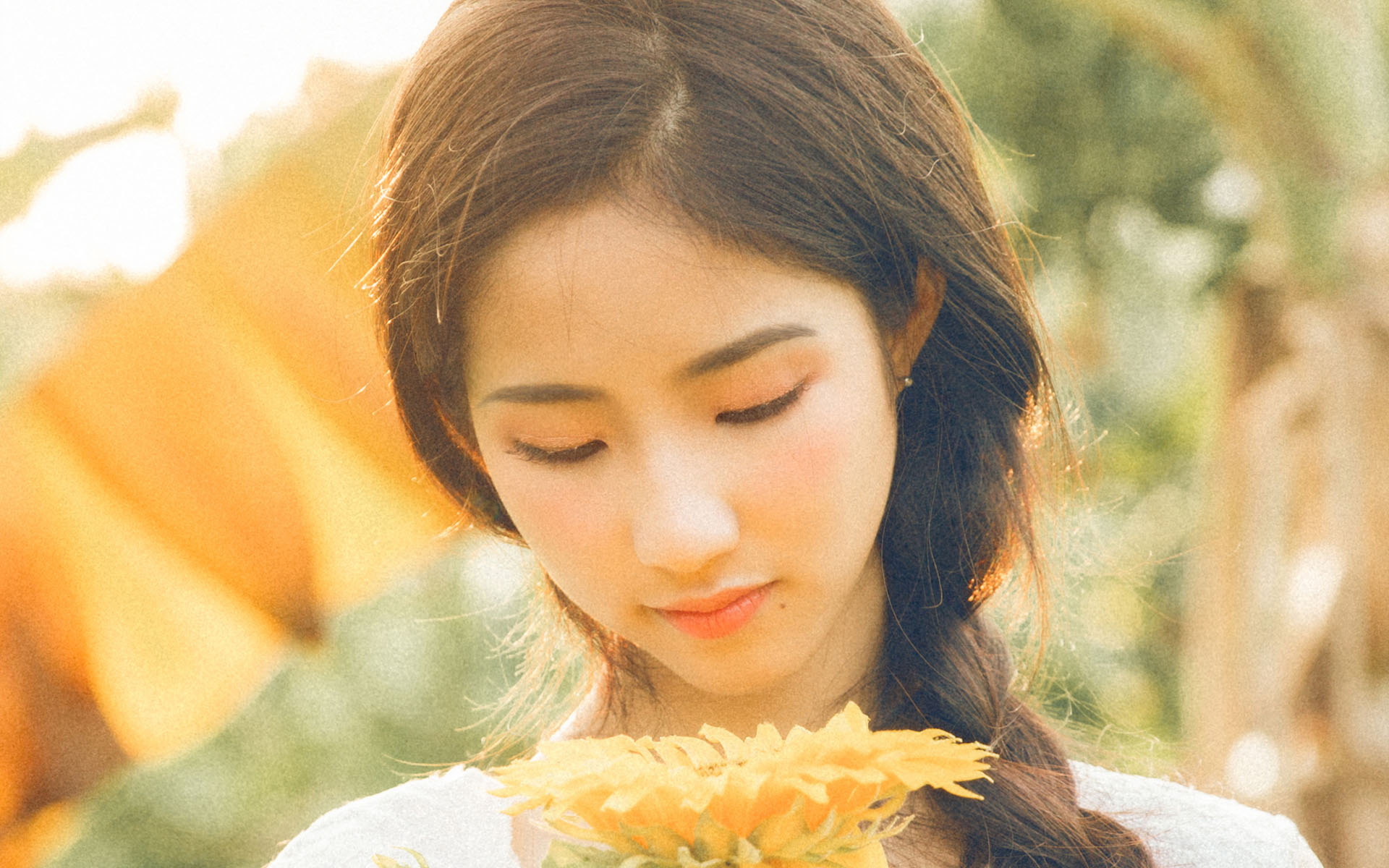 清纯麻花辫少女唯美高清桌面壁纸