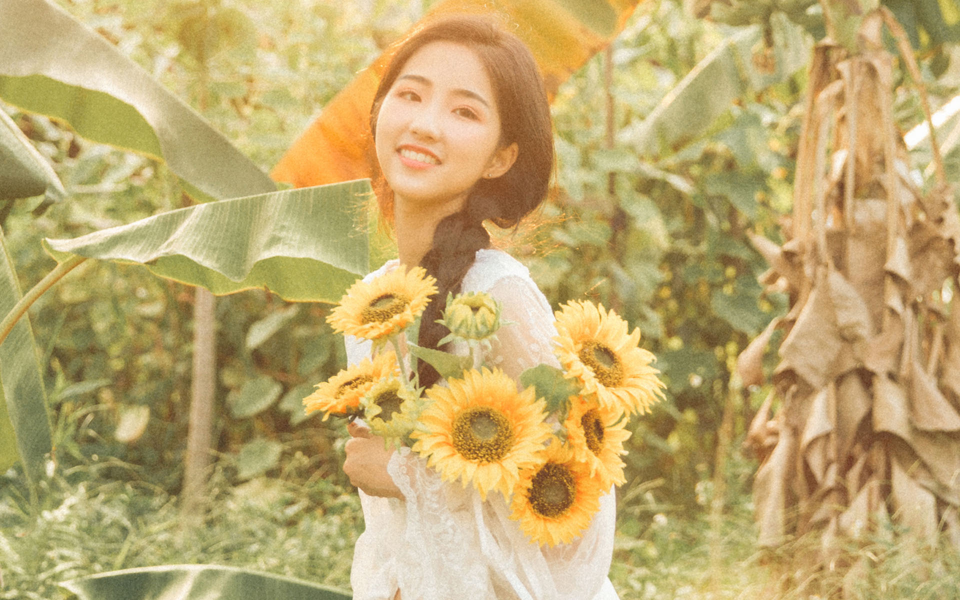 清纯麻花辫少女唯美高清桌面壁纸