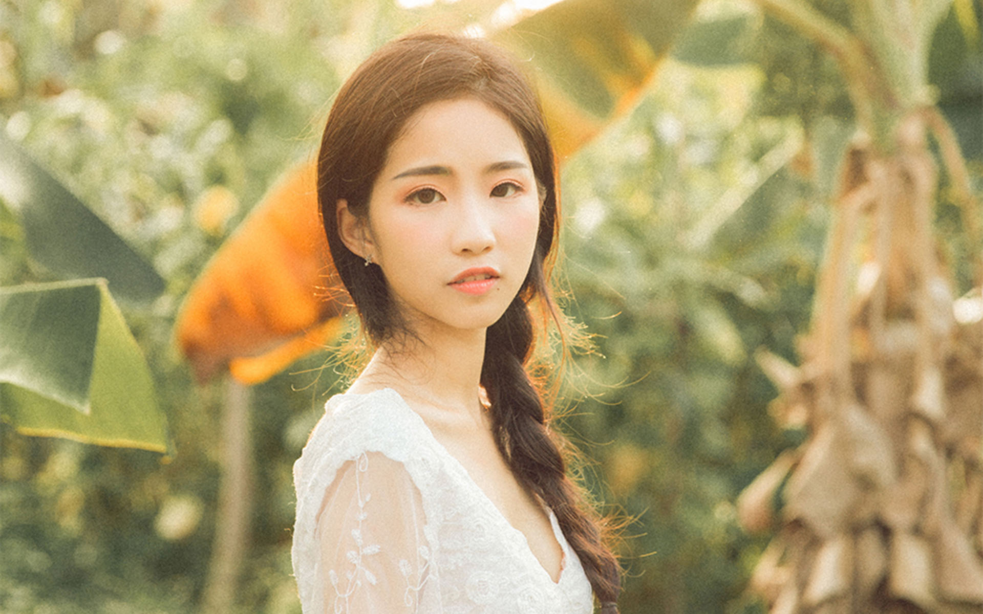 清纯麻花辫少女唯美高清桌面壁纸
