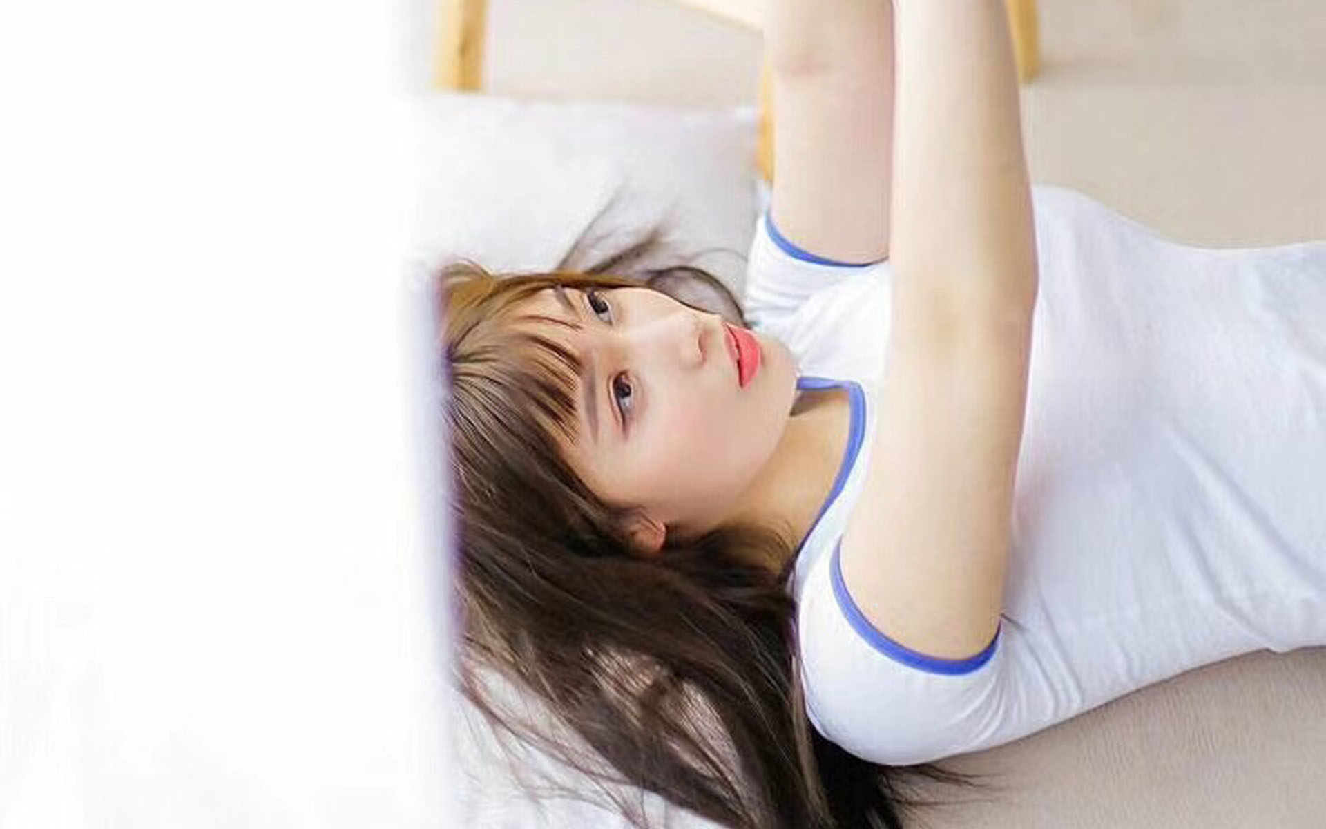 性感体操服美女高清桌面壁纸