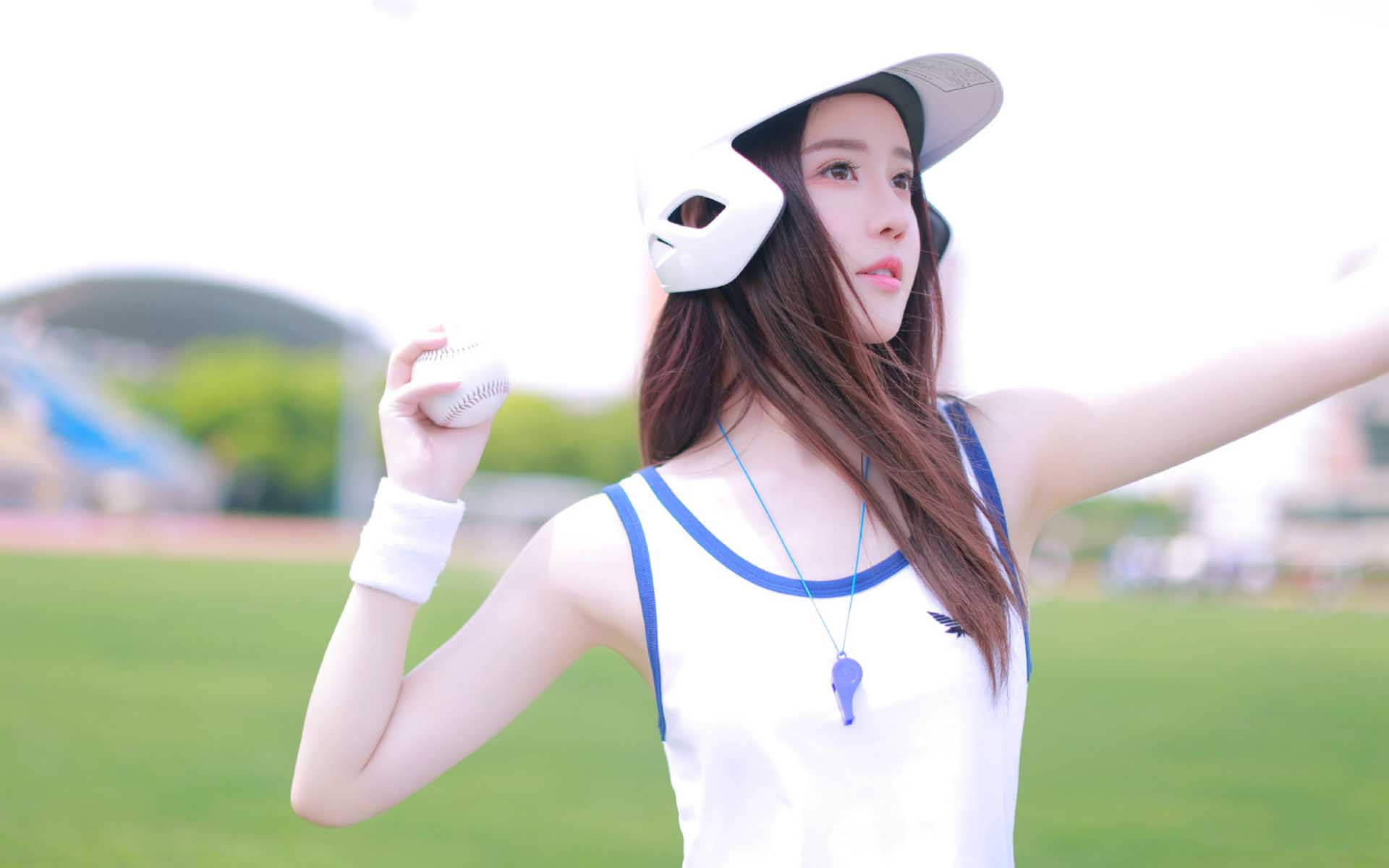 清纯运动装美女高清桌面壁纸