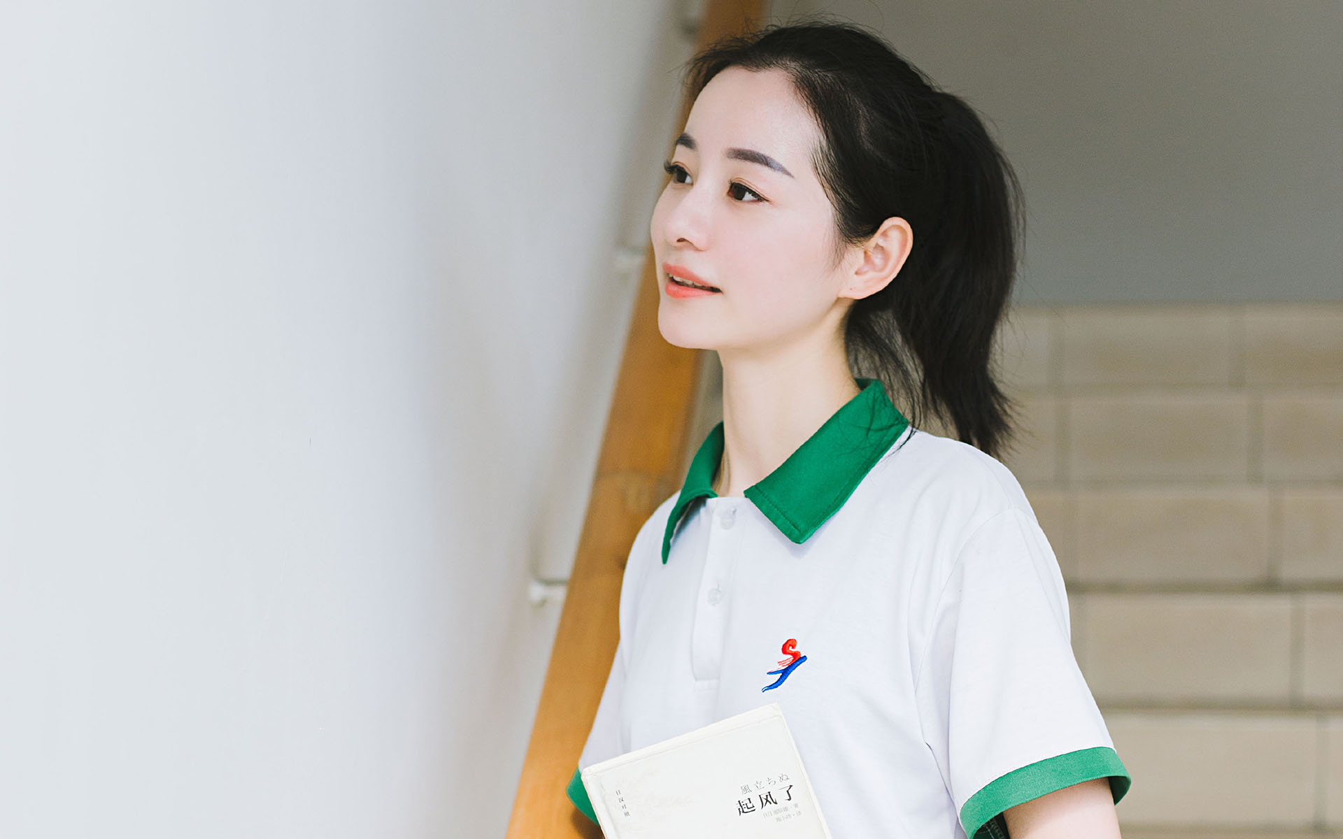 毕业季清纯校服美女高清桌面壁纸