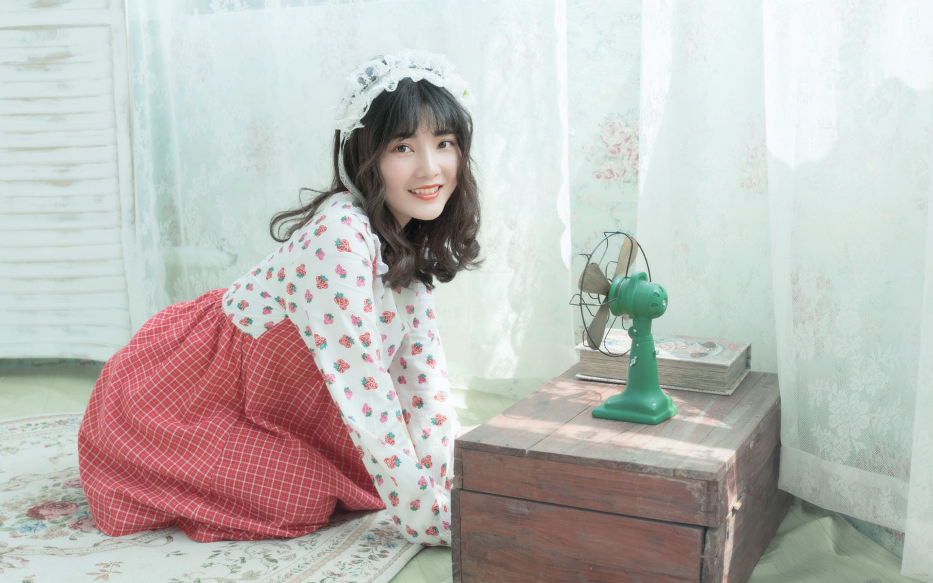 养眼气质美女高清桌面壁纸