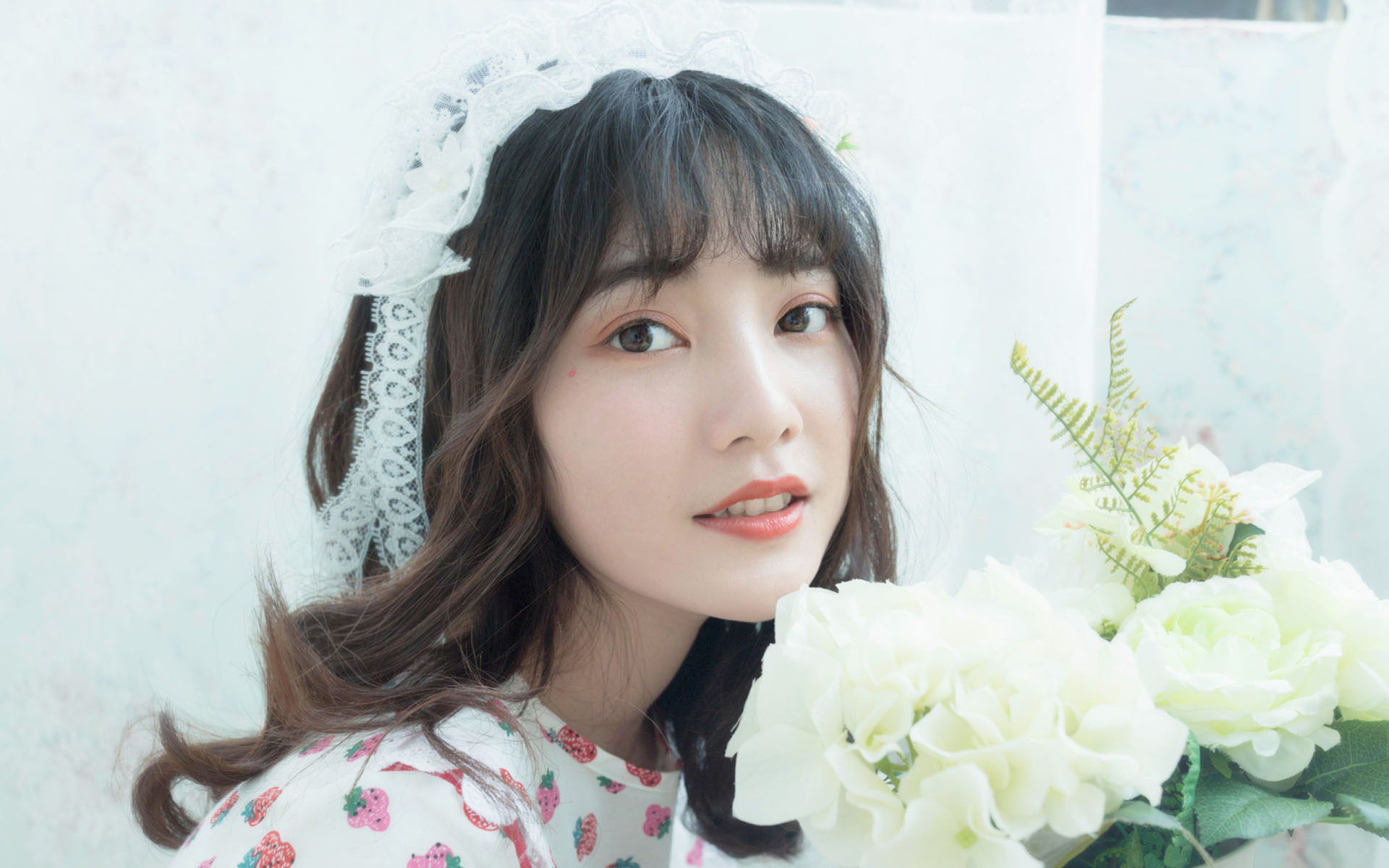养眼气质美女高清桌面壁纸