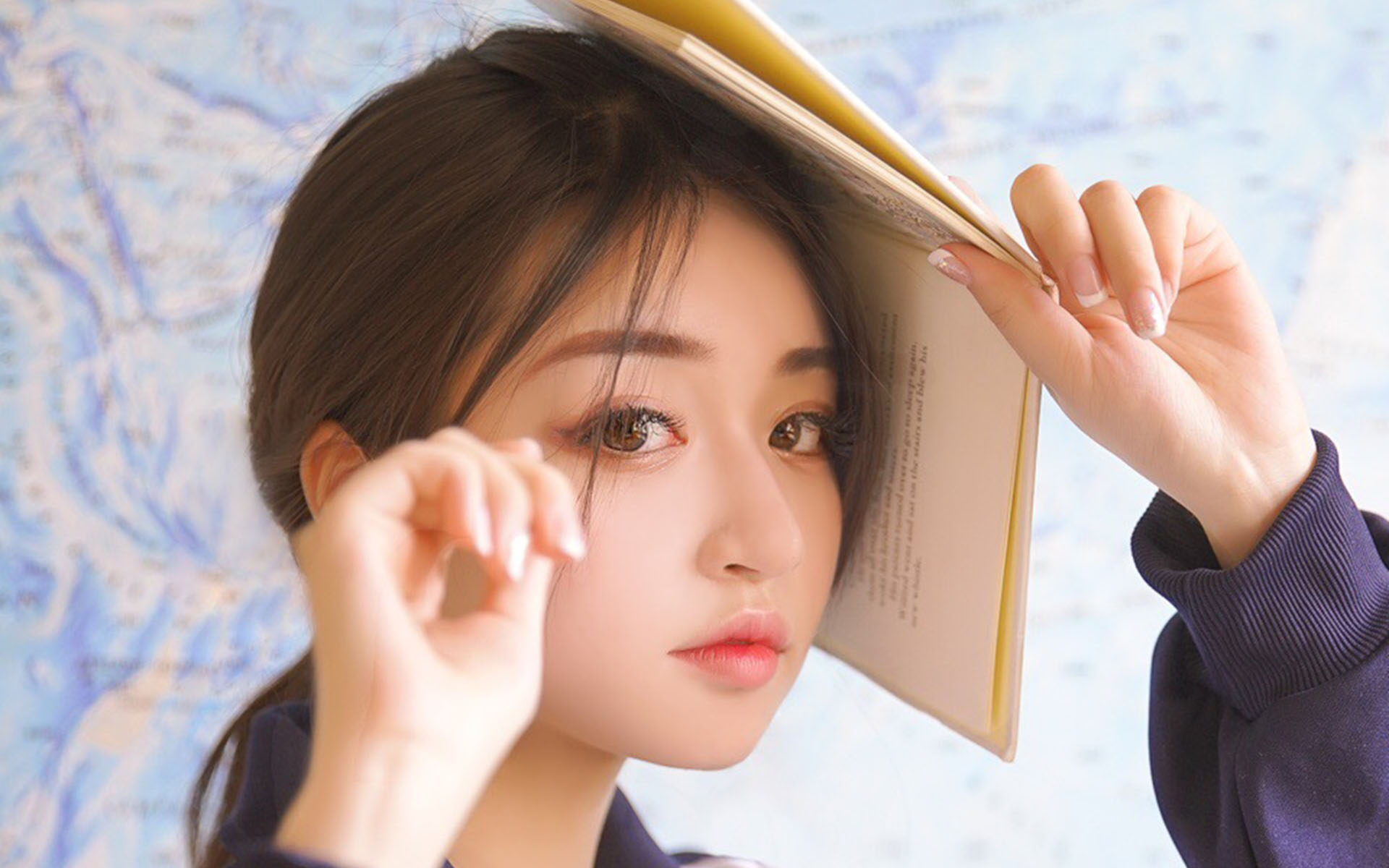 性感电眼美女高清桌面壁纸