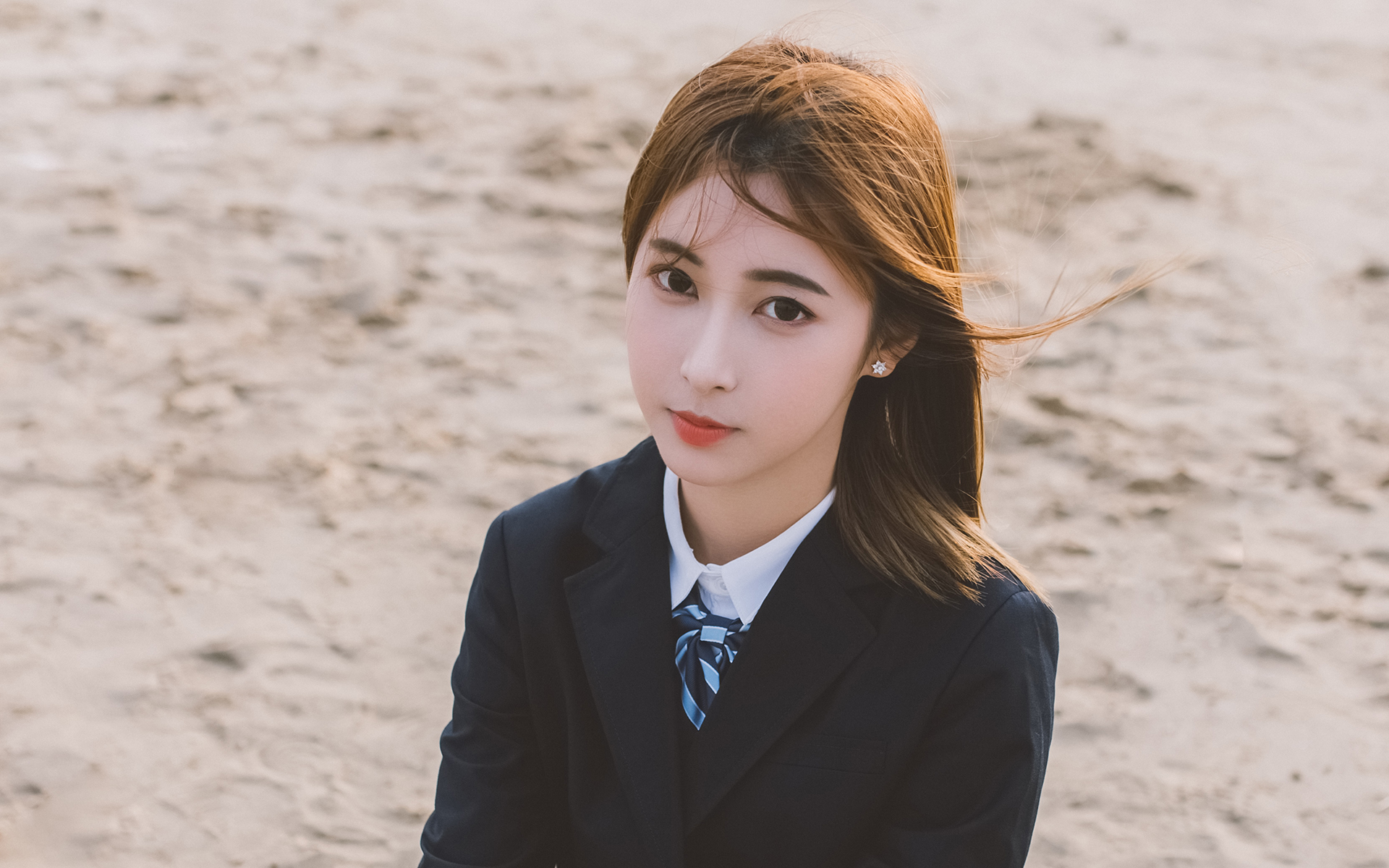 超甜美制服少女高清桌面壁纸