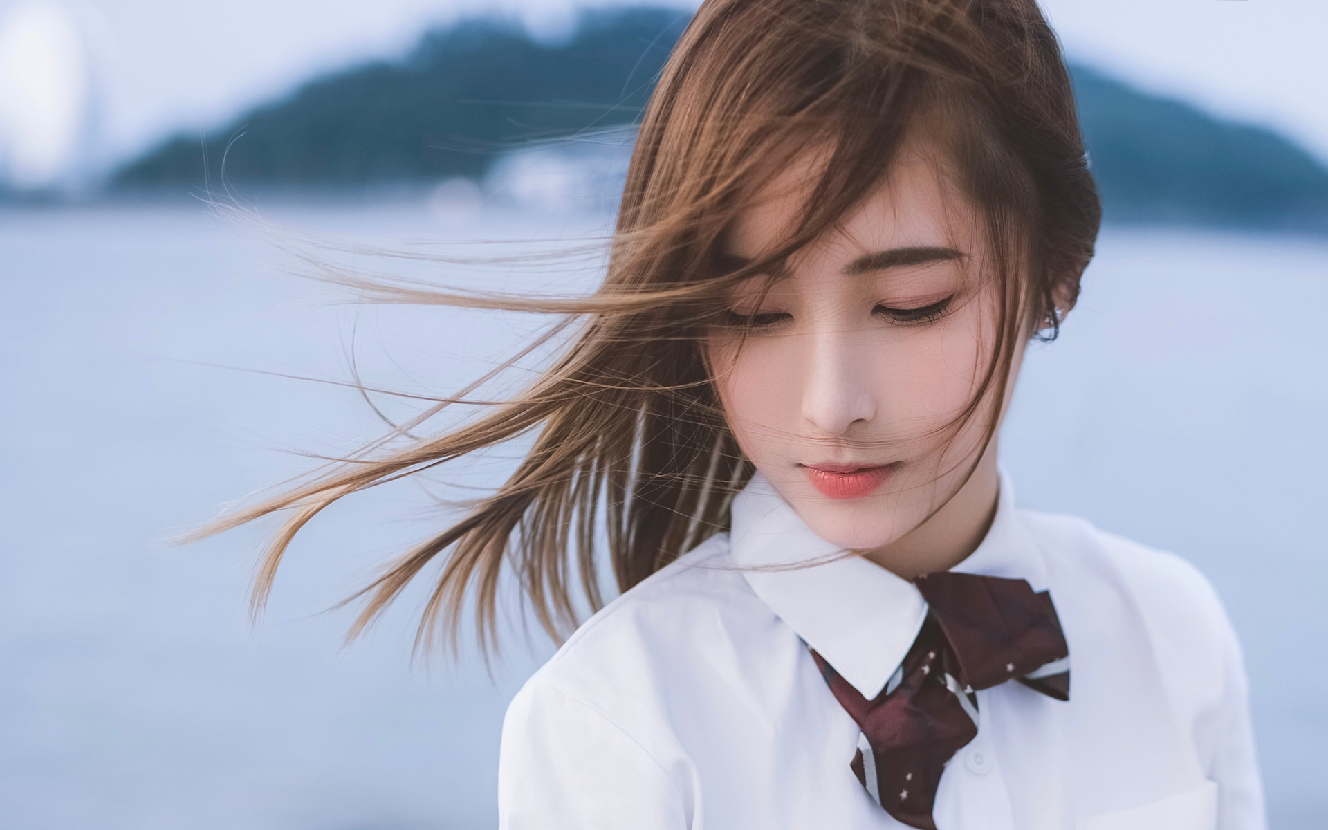 超甜美制服少女高清桌面壁纸