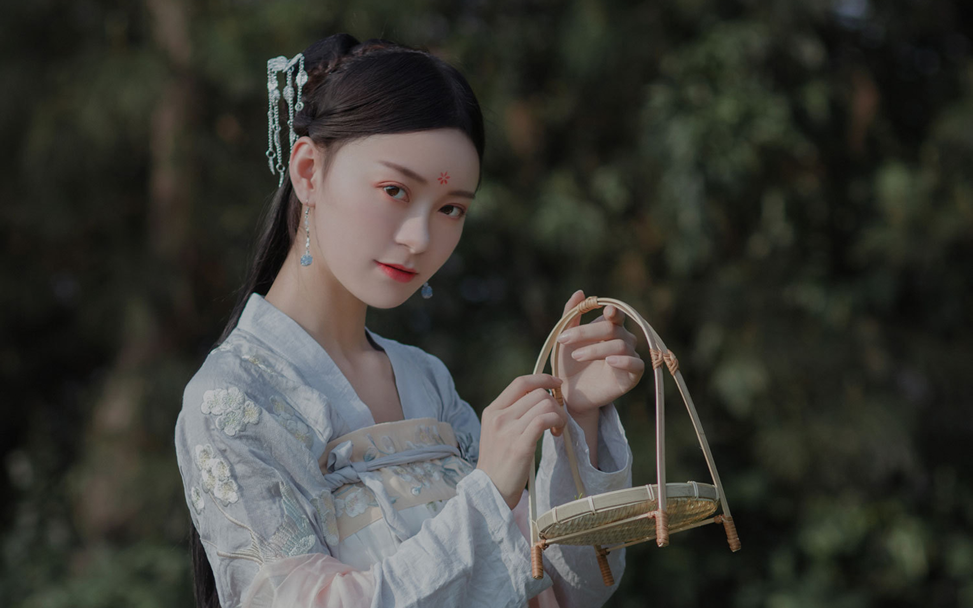性感古装美女茶园高清桌面壁纸