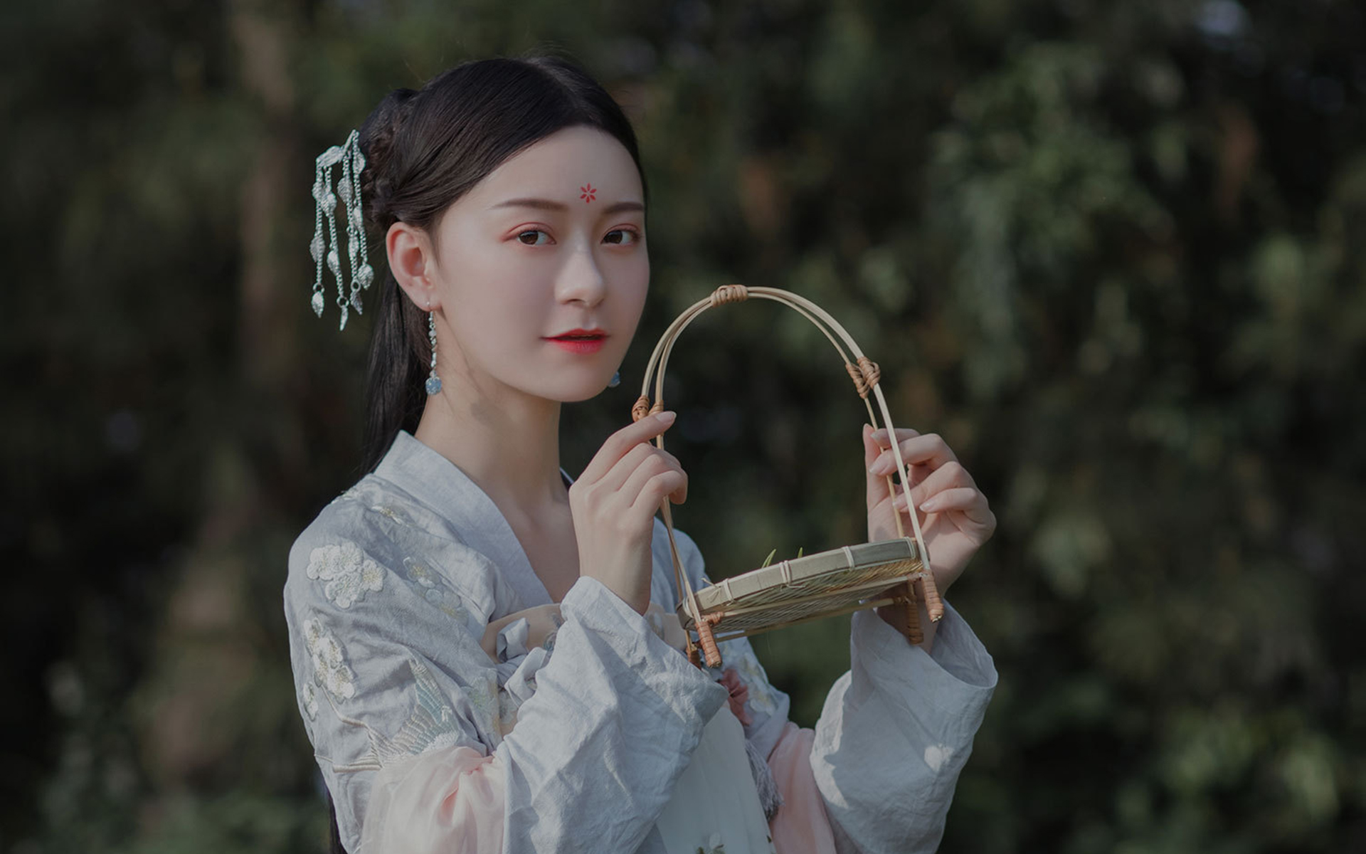 性感古装美女茶园高清桌面壁纸
