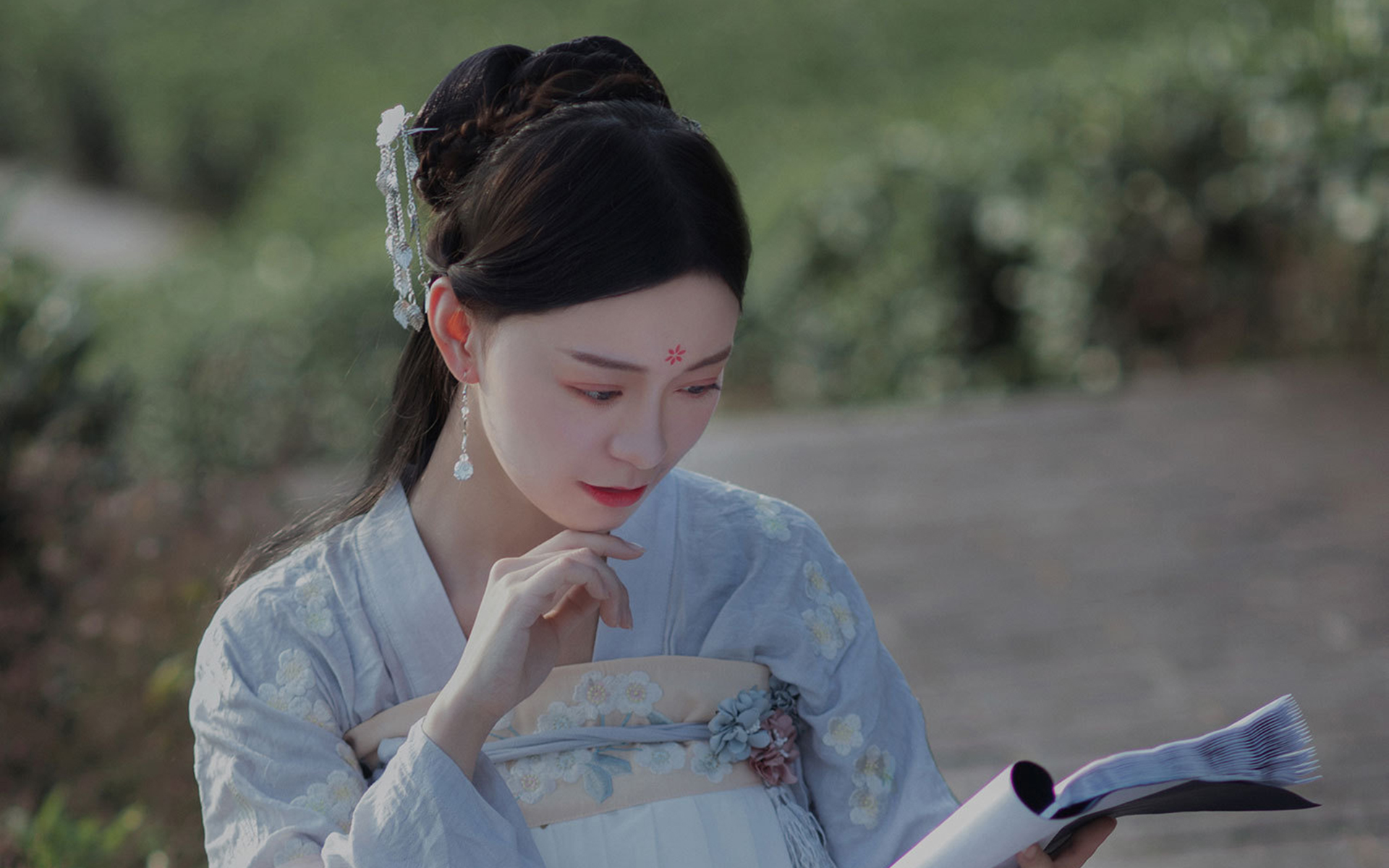 性感古装美女茶园高清桌面壁纸