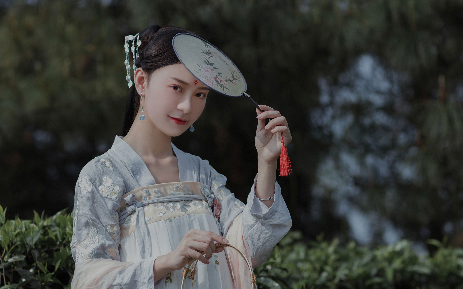 性感古装美女茶园高清桌面壁纸