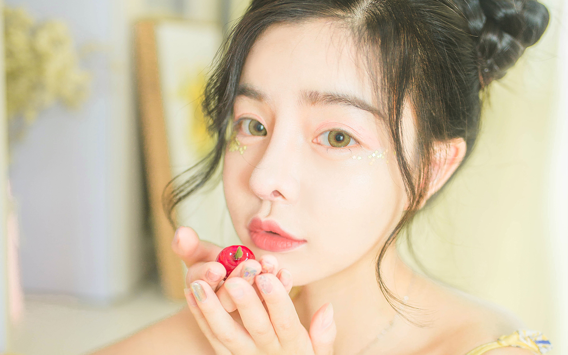 元气少女居家唯美文艺写真图片壁纸