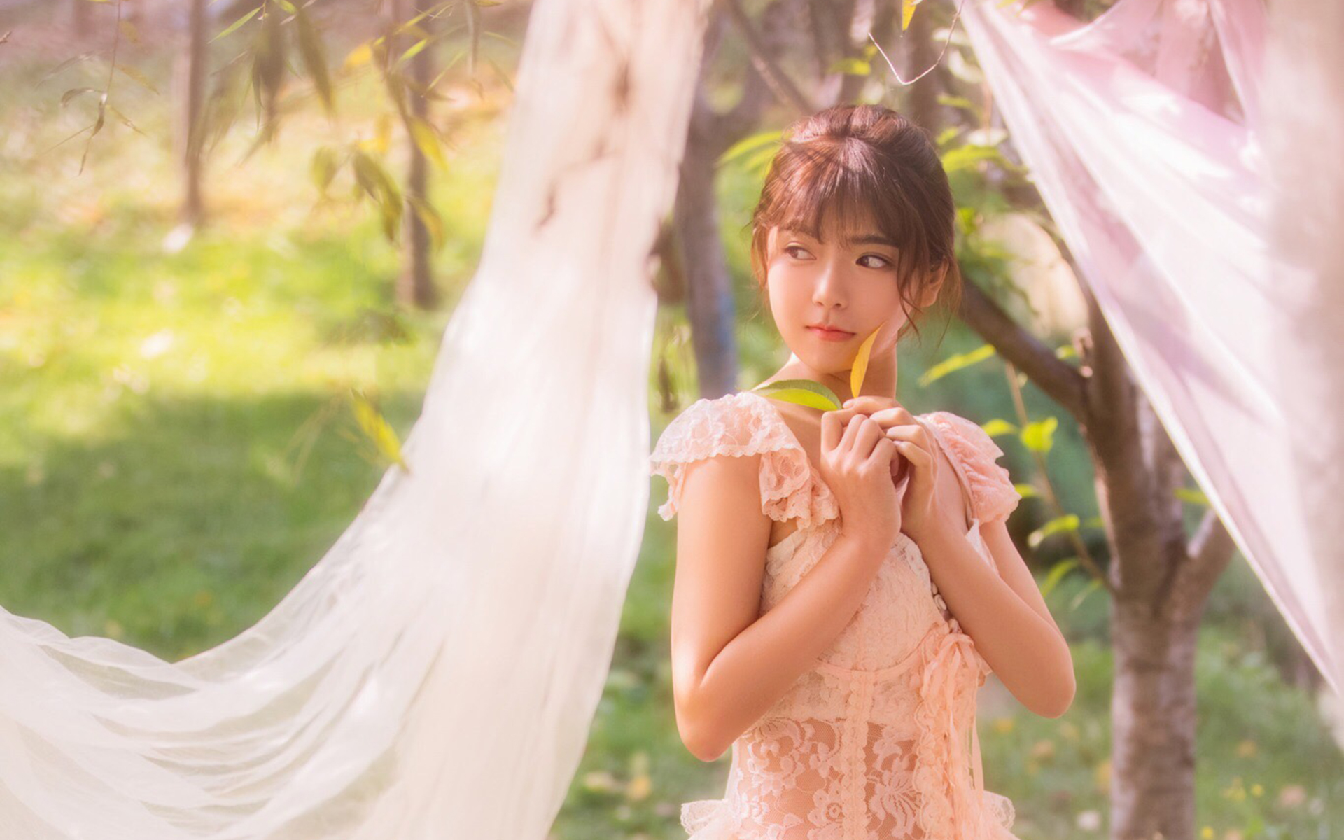 治愈系甜美少女高清桌面壁纸