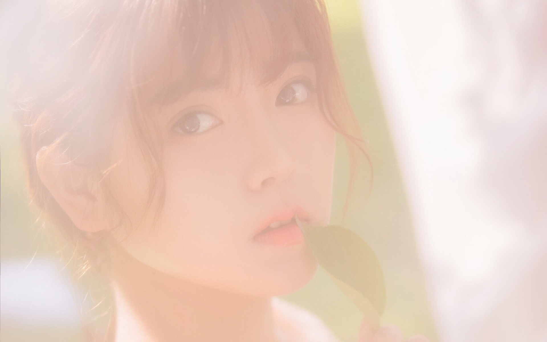 治愈系甜美少女高清桌面壁纸