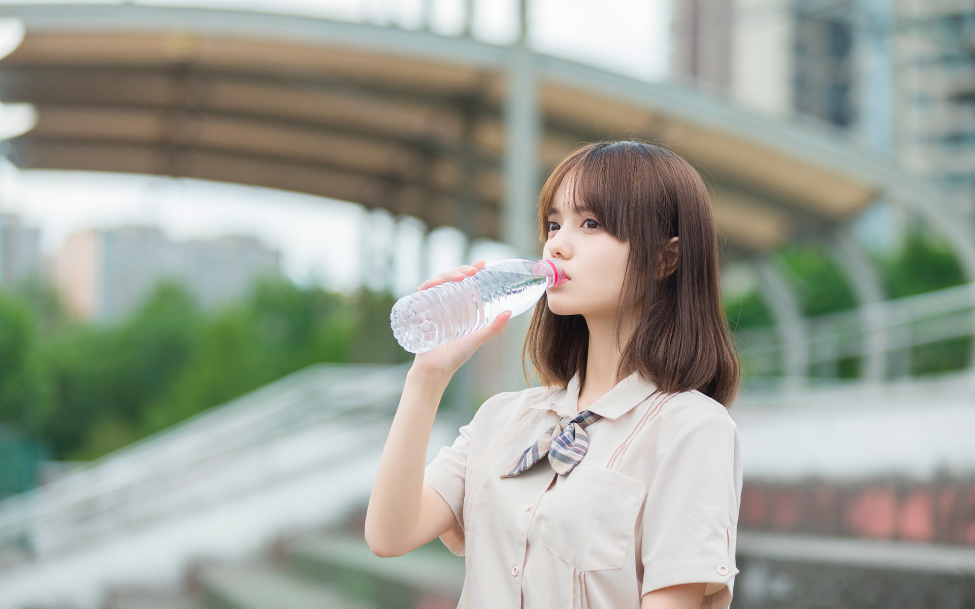 日系甜美制服学生妹高清桌面壁纸
