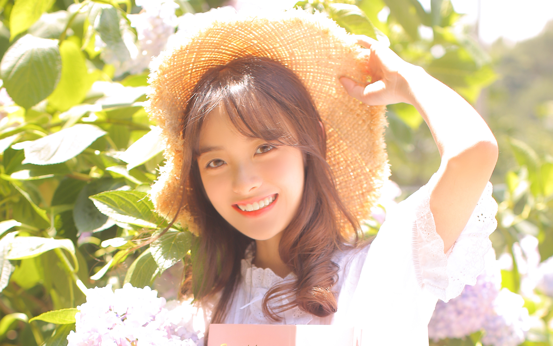 粉色甜美少女高清桌面壁纸