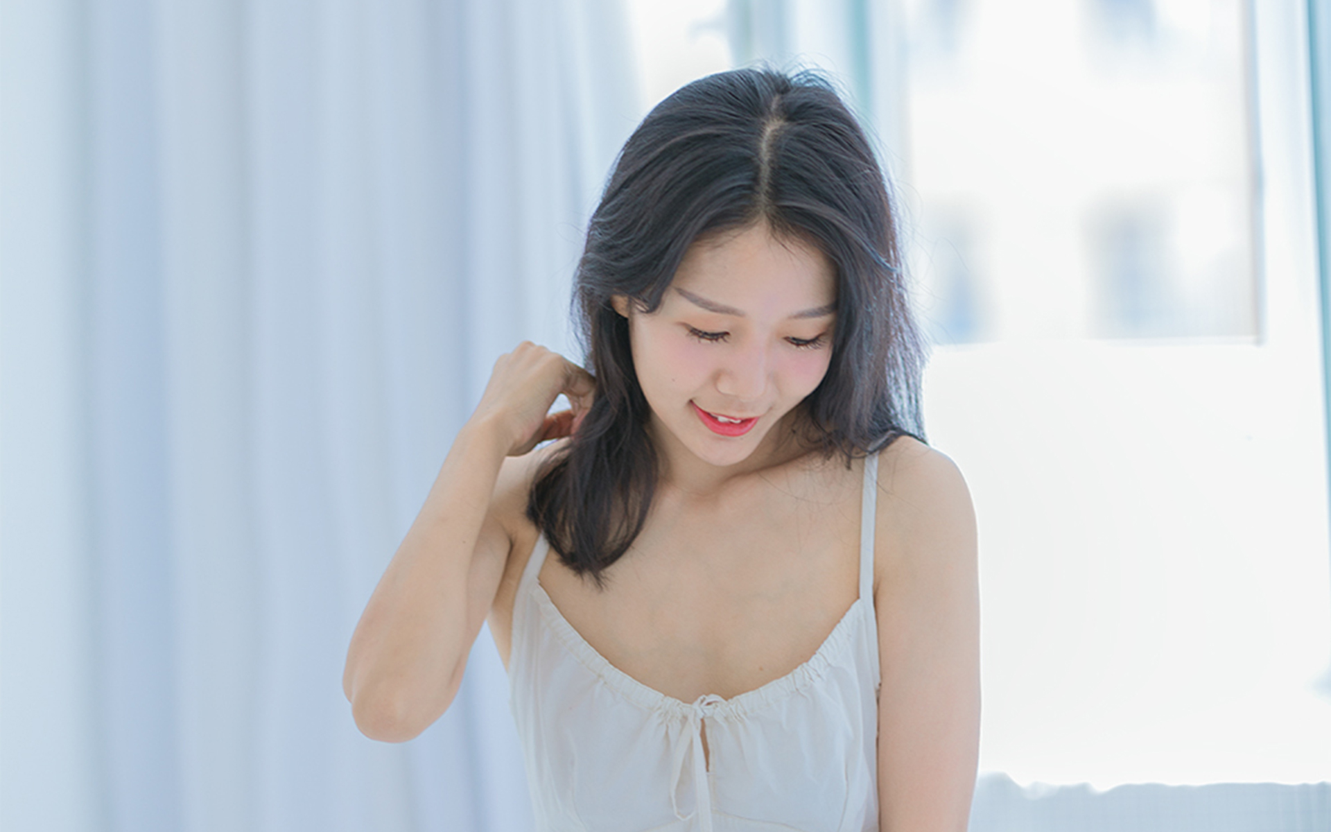 性感睡衣美女高清桌面壁纸