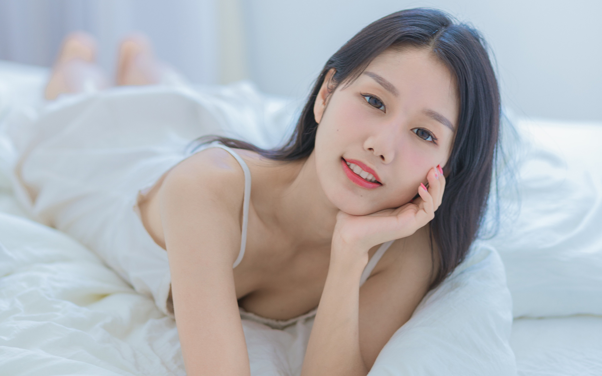 性感睡衣美女高清桌面壁纸