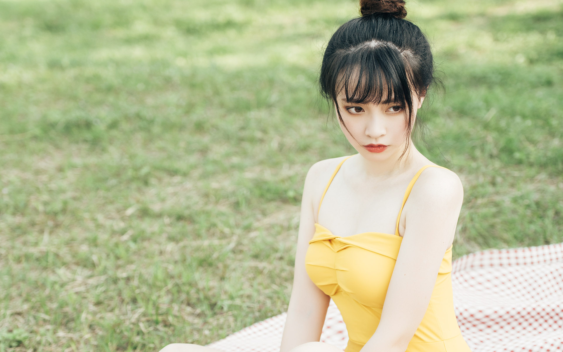 丸子头少女夏日清凉写真图片壁纸