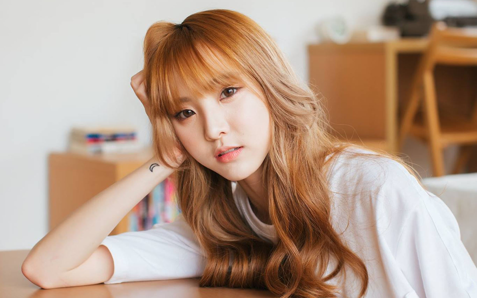 金发性感美女私房高清桌面壁纸