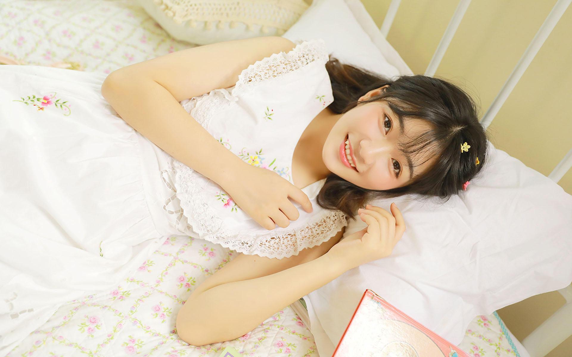 清纯甜美少女养眼高清桌面壁纸