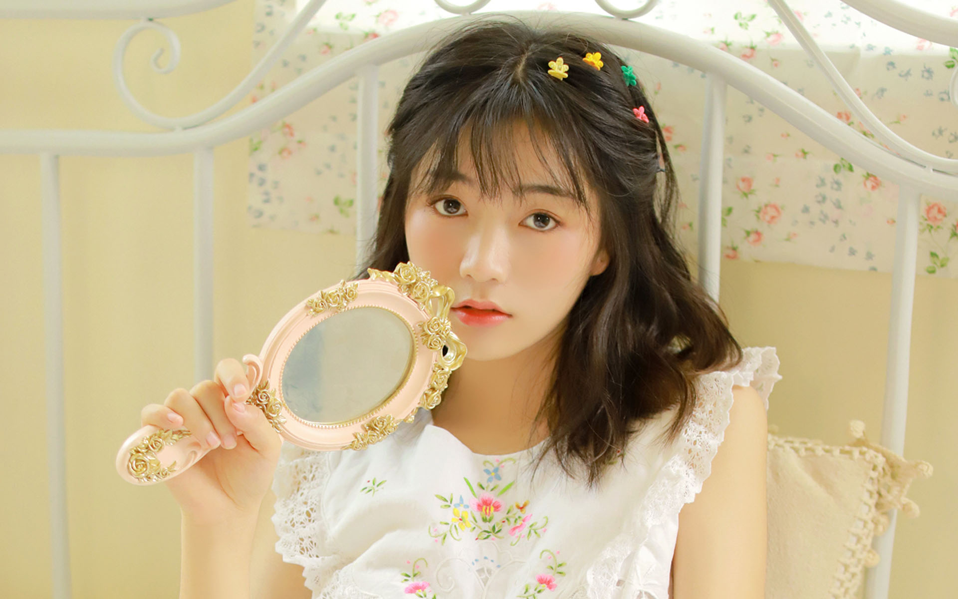 清纯甜美少女养眼高清桌面壁纸
