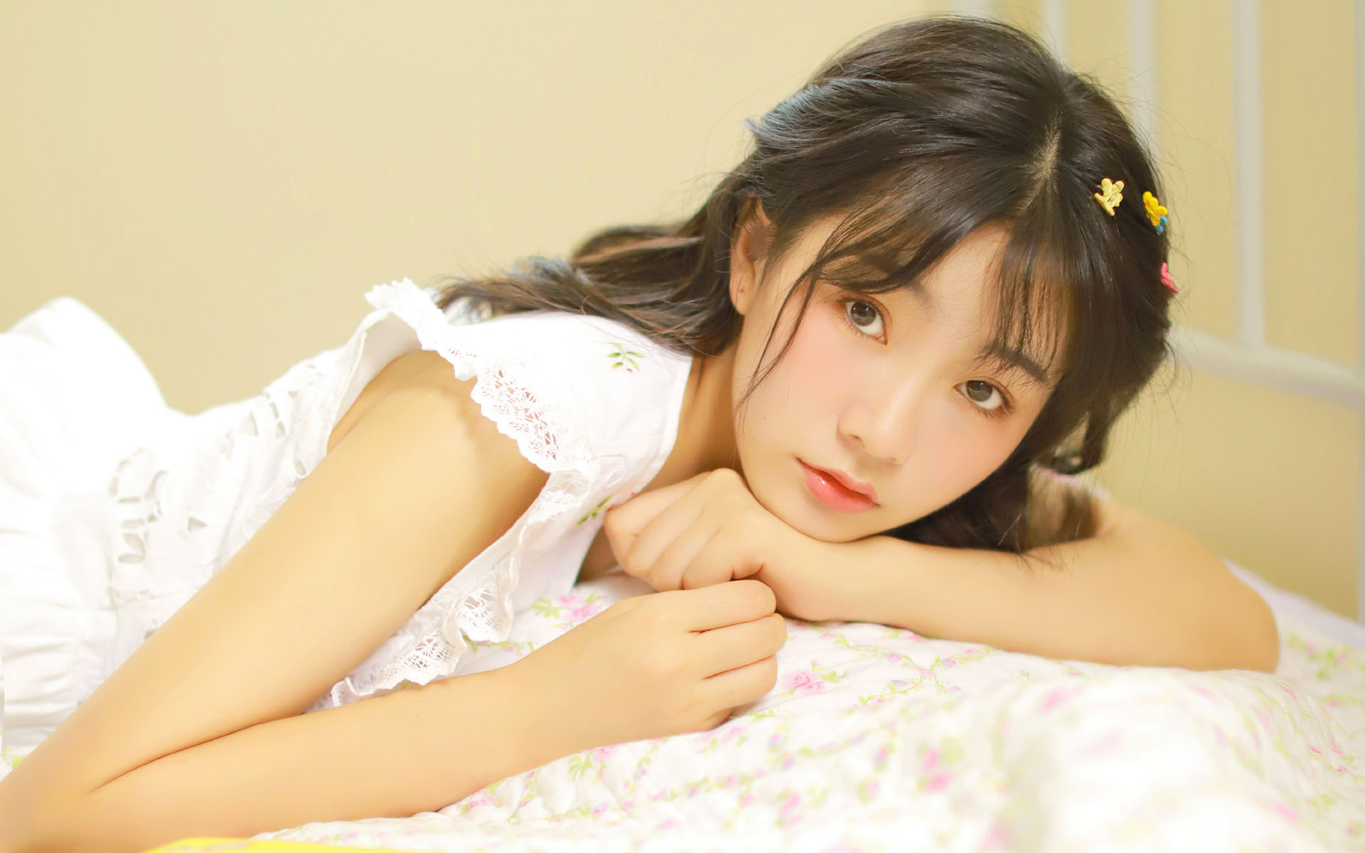 清纯甜美少女养眼高清桌面壁纸
