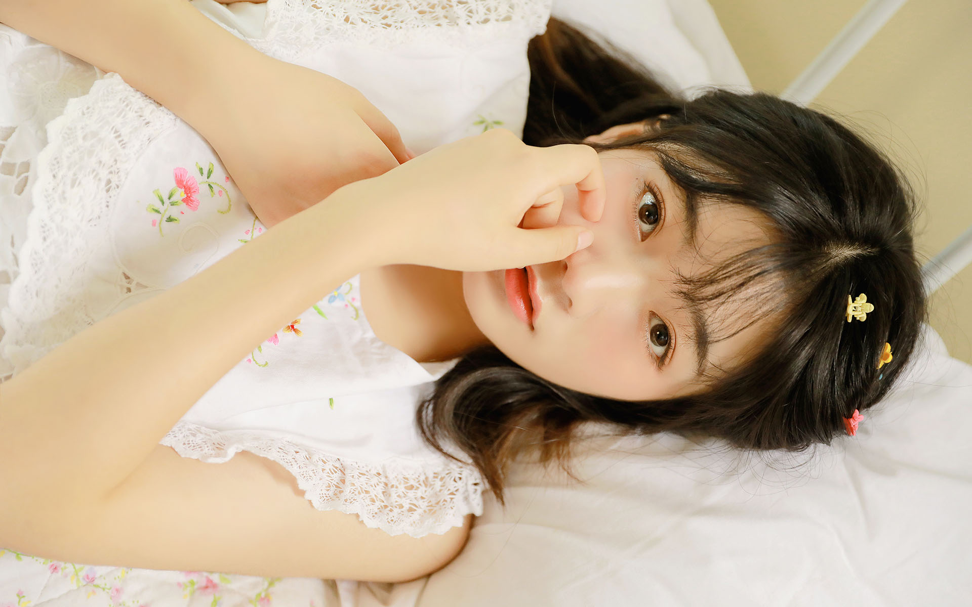 清纯甜美少女养眼高清桌面壁纸