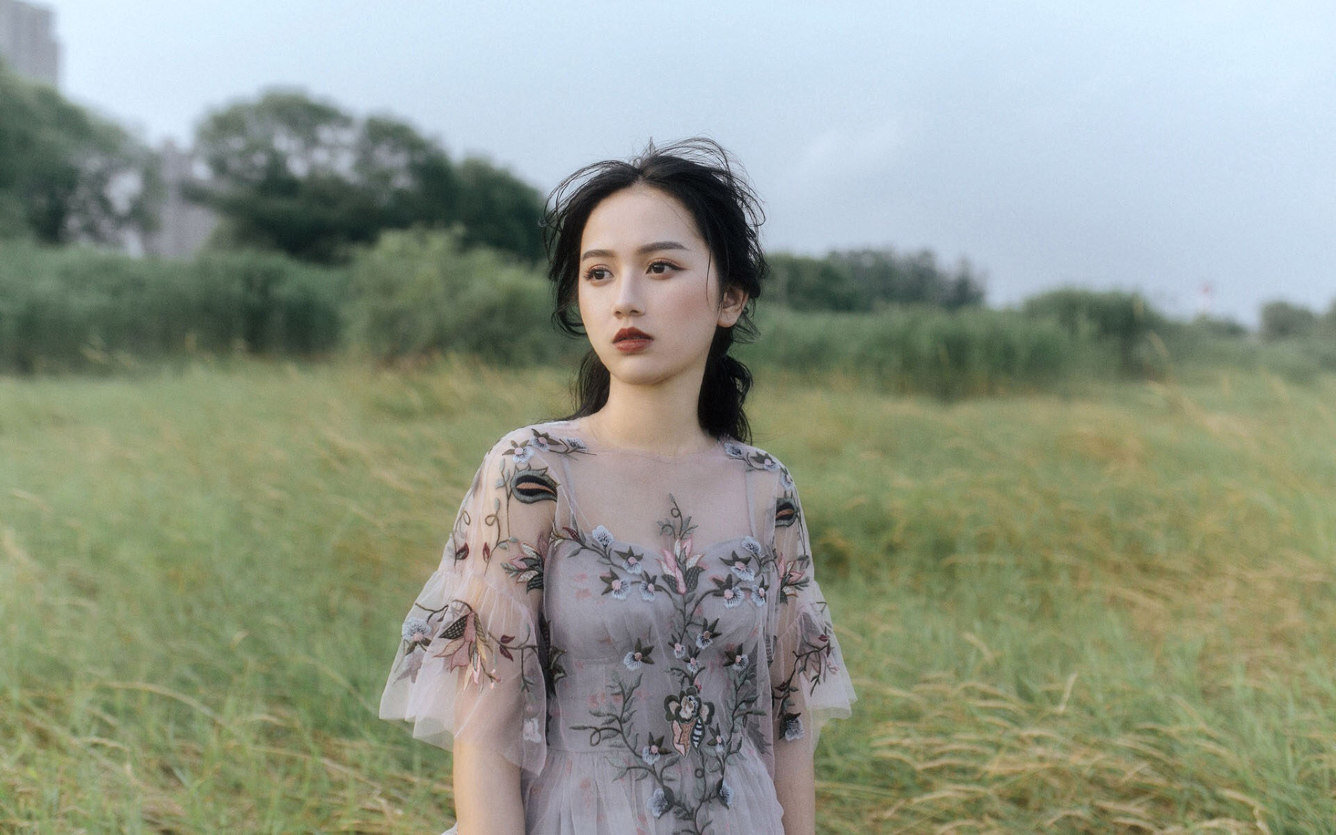 养眼气质美女性感高清桌面壁纸