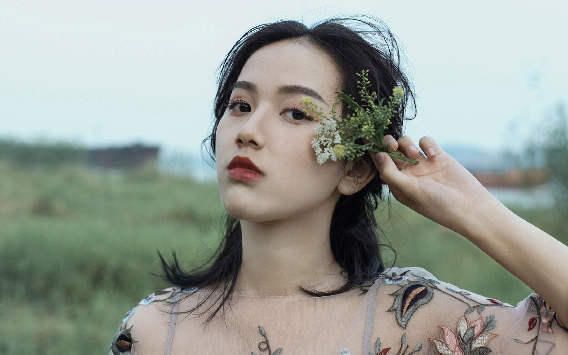 养眼气质美女性感高清桌面壁纸