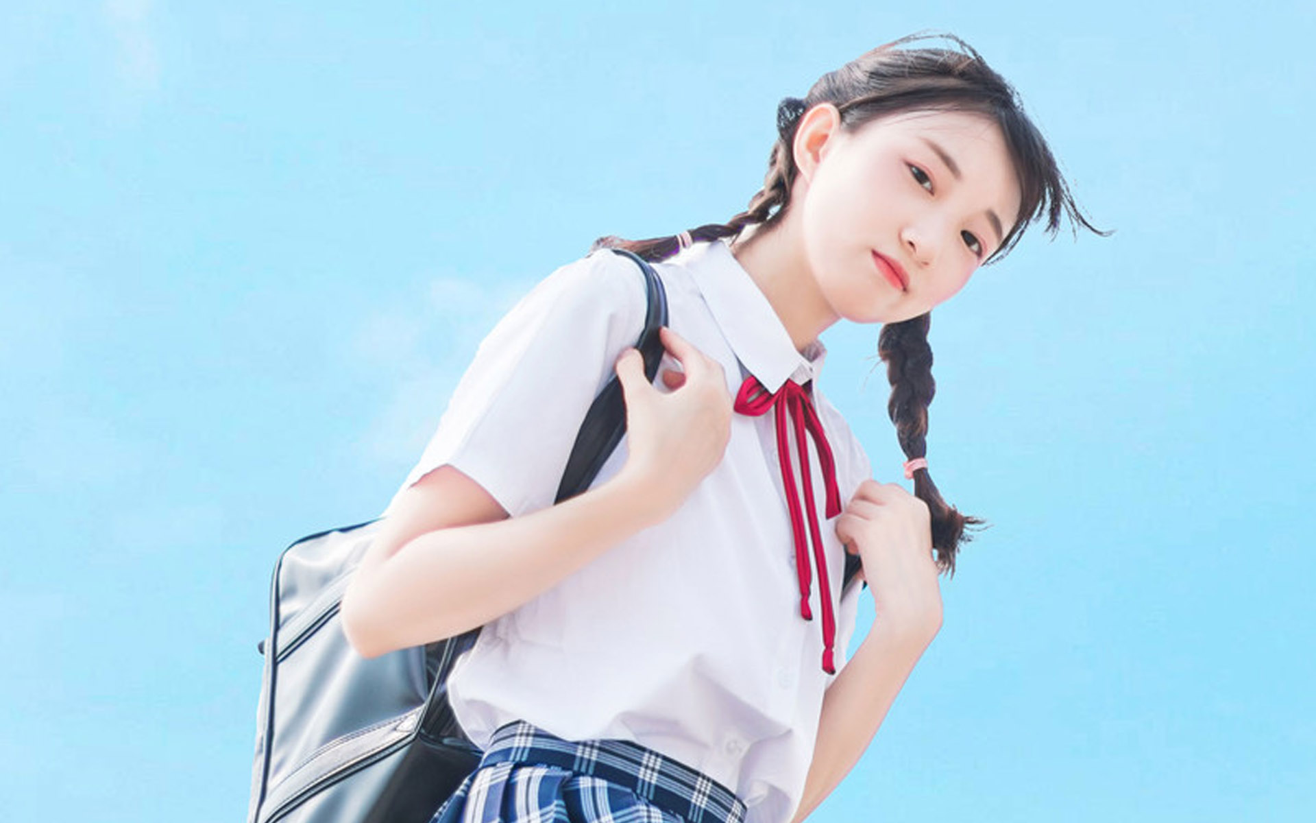 可爱清纯美女制服写真电脑壁纸