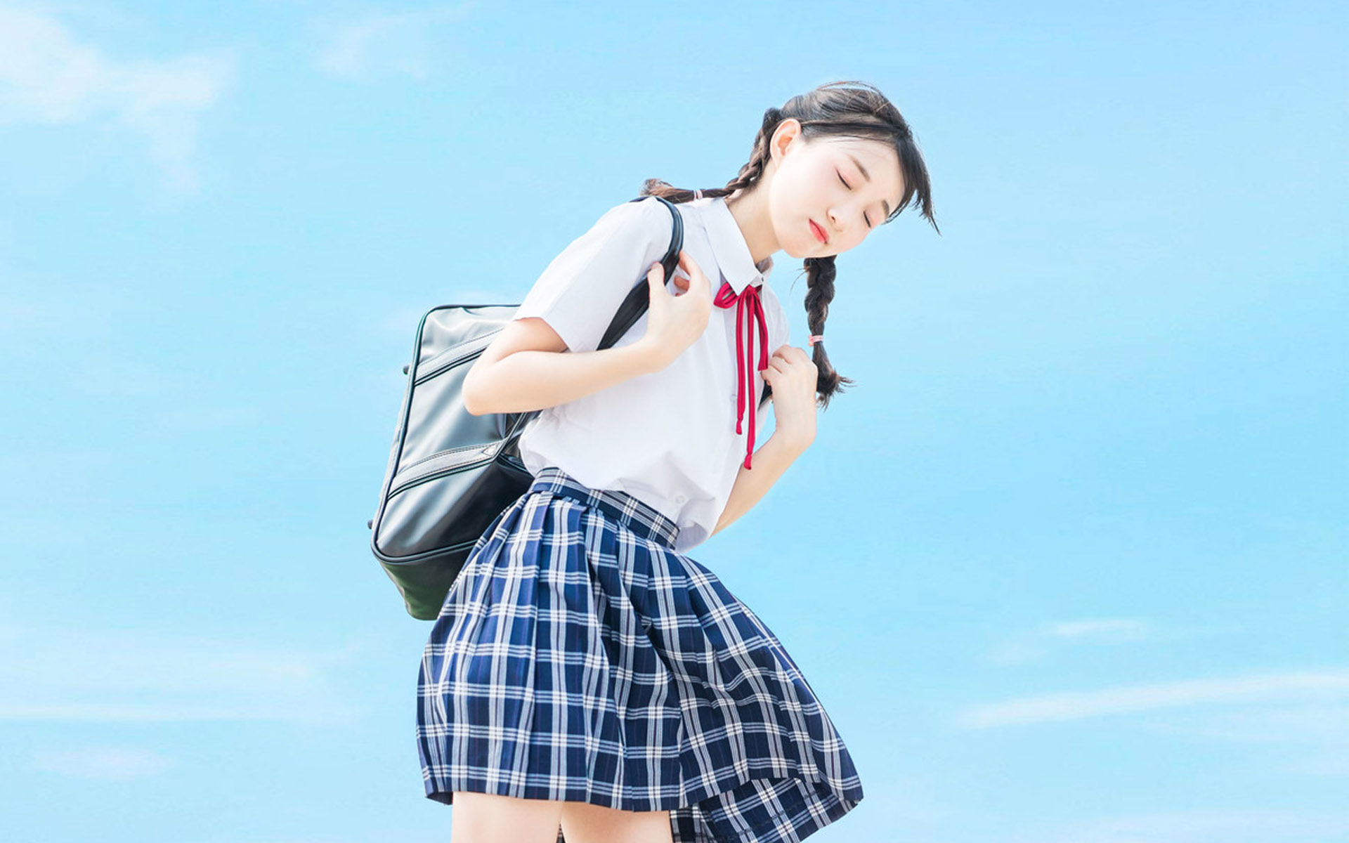 可爱清纯美女制服写真电脑壁纸