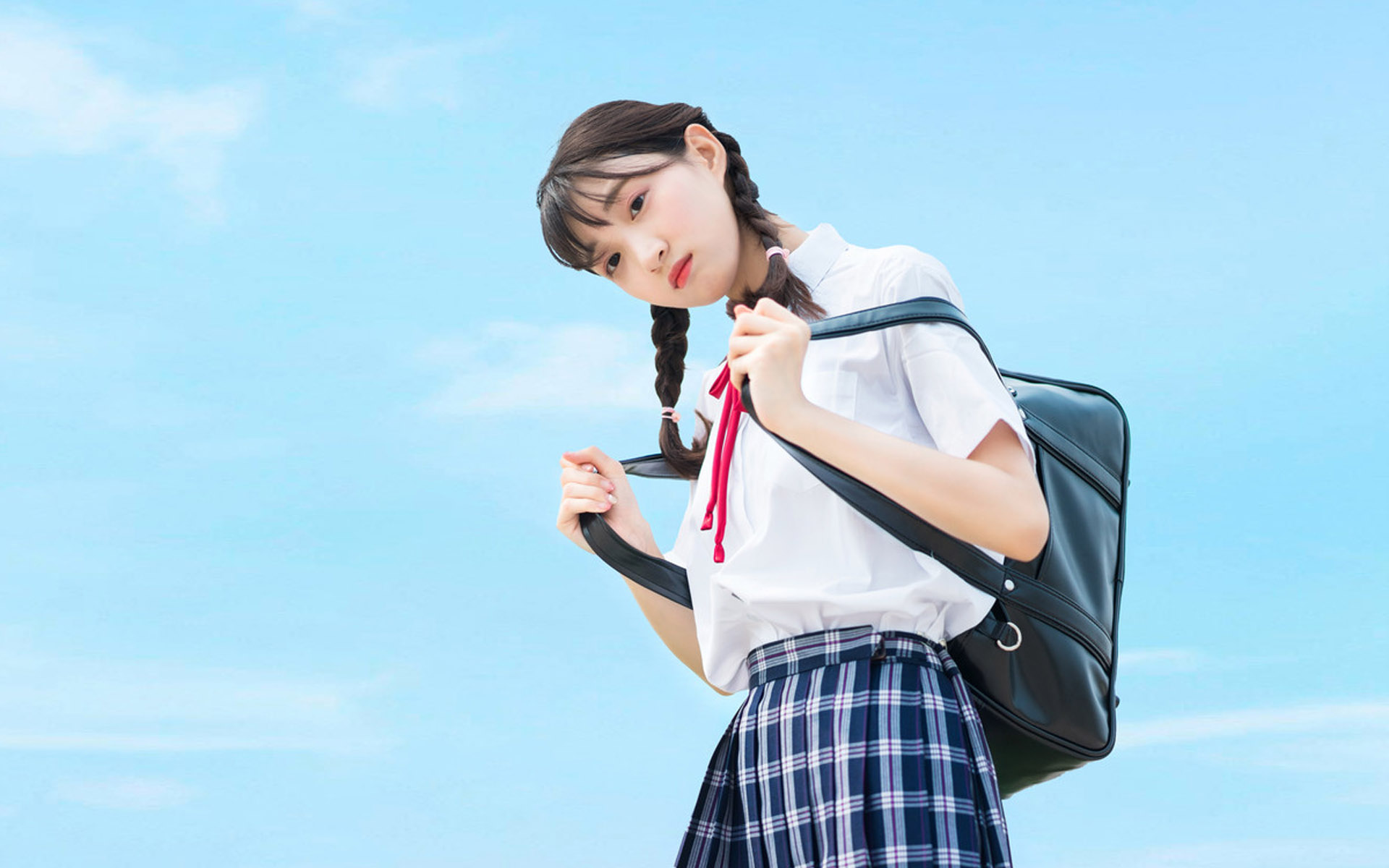 可爱清纯美女制服写真电脑壁纸