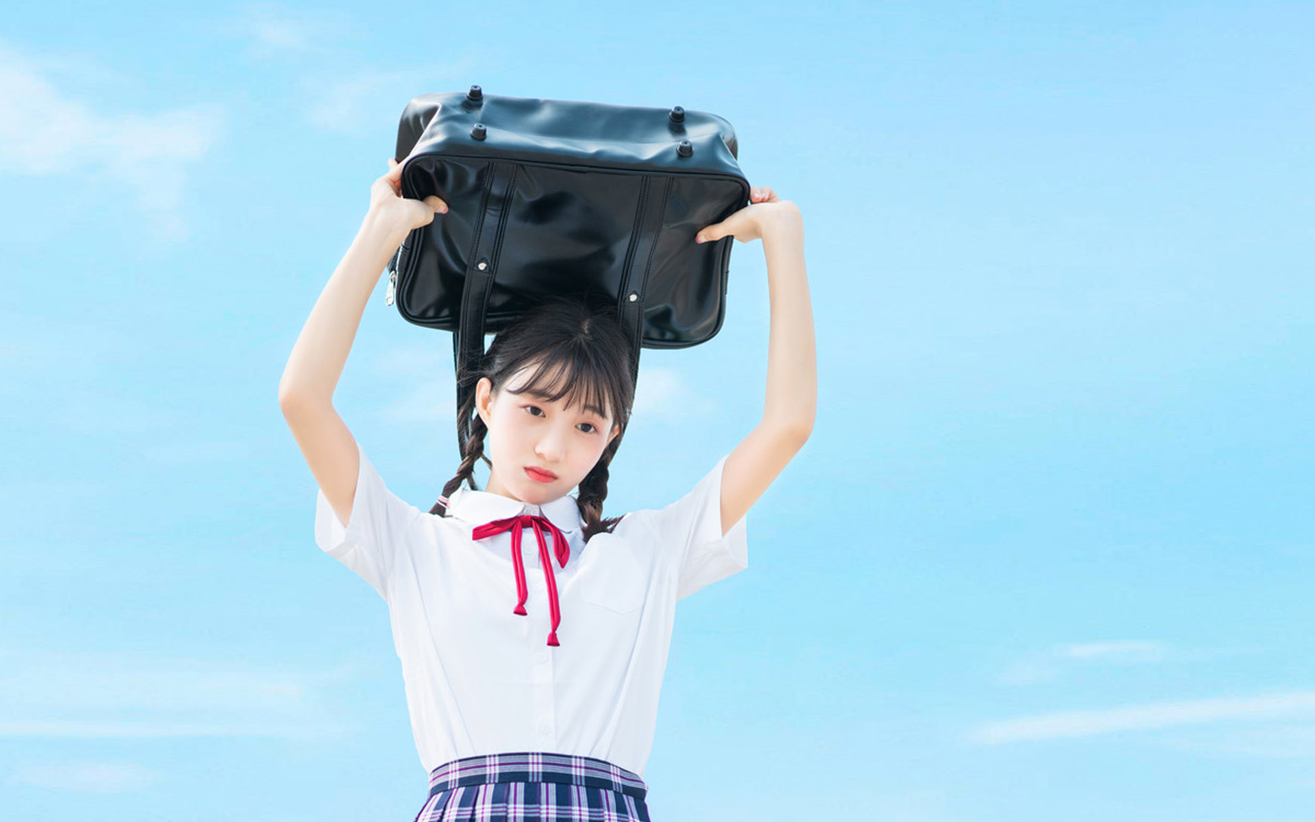 可爱清纯美女制服写真电脑壁纸