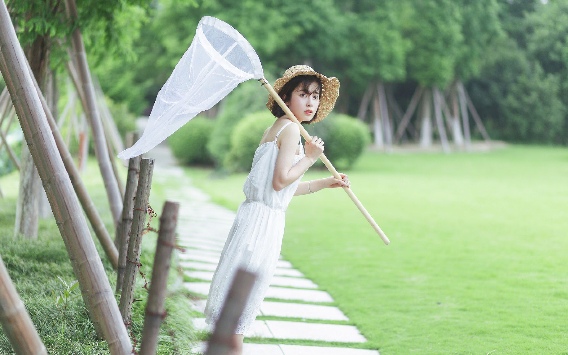 夏日清凉草帽美女高清桌面壁纸