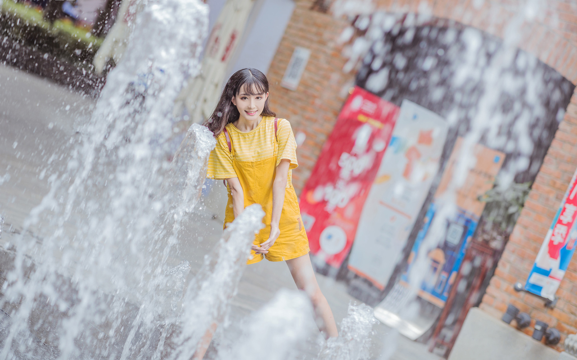 性感大眼美女高清桌面壁纸
