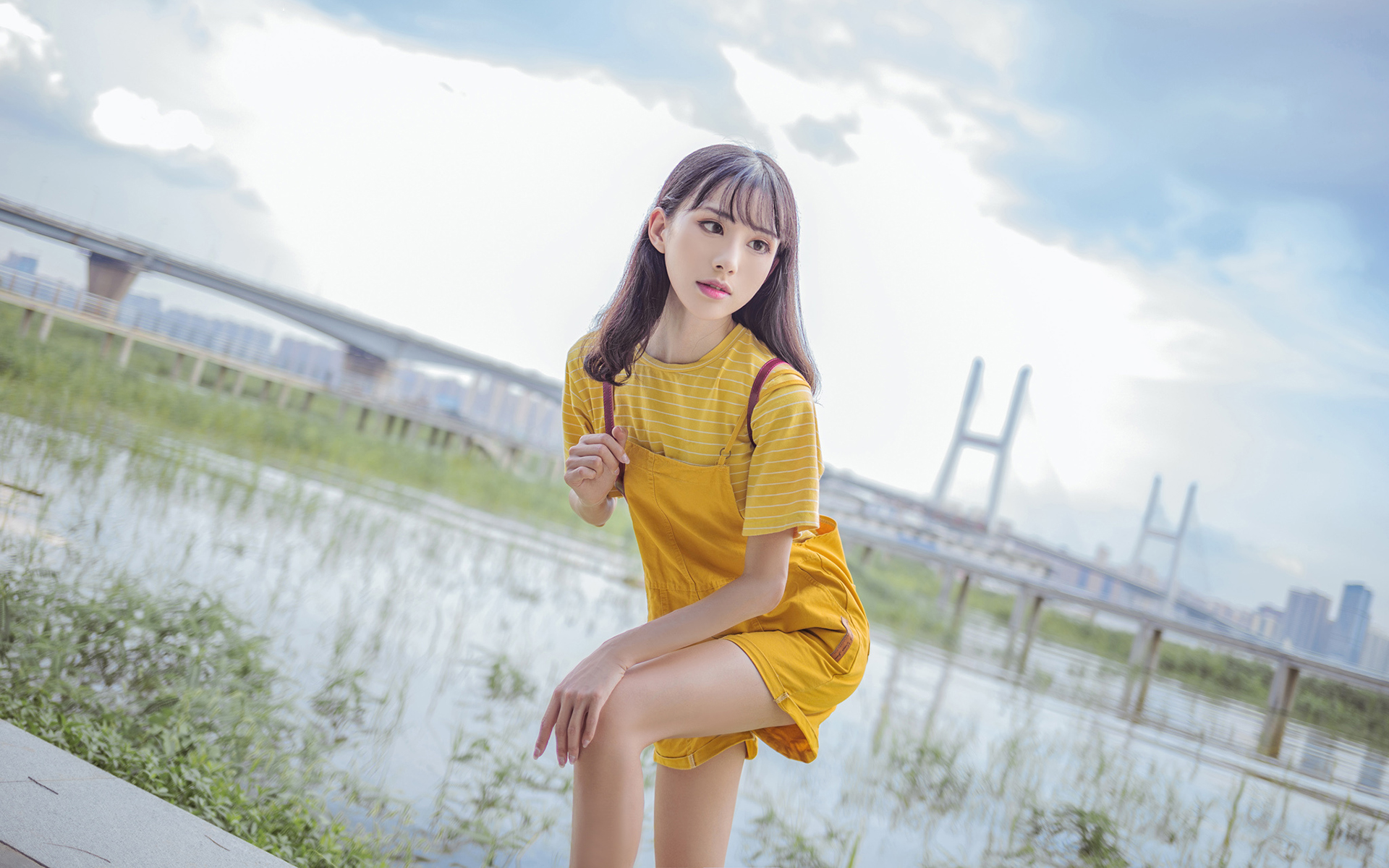 性感大眼美女高清桌面壁纸