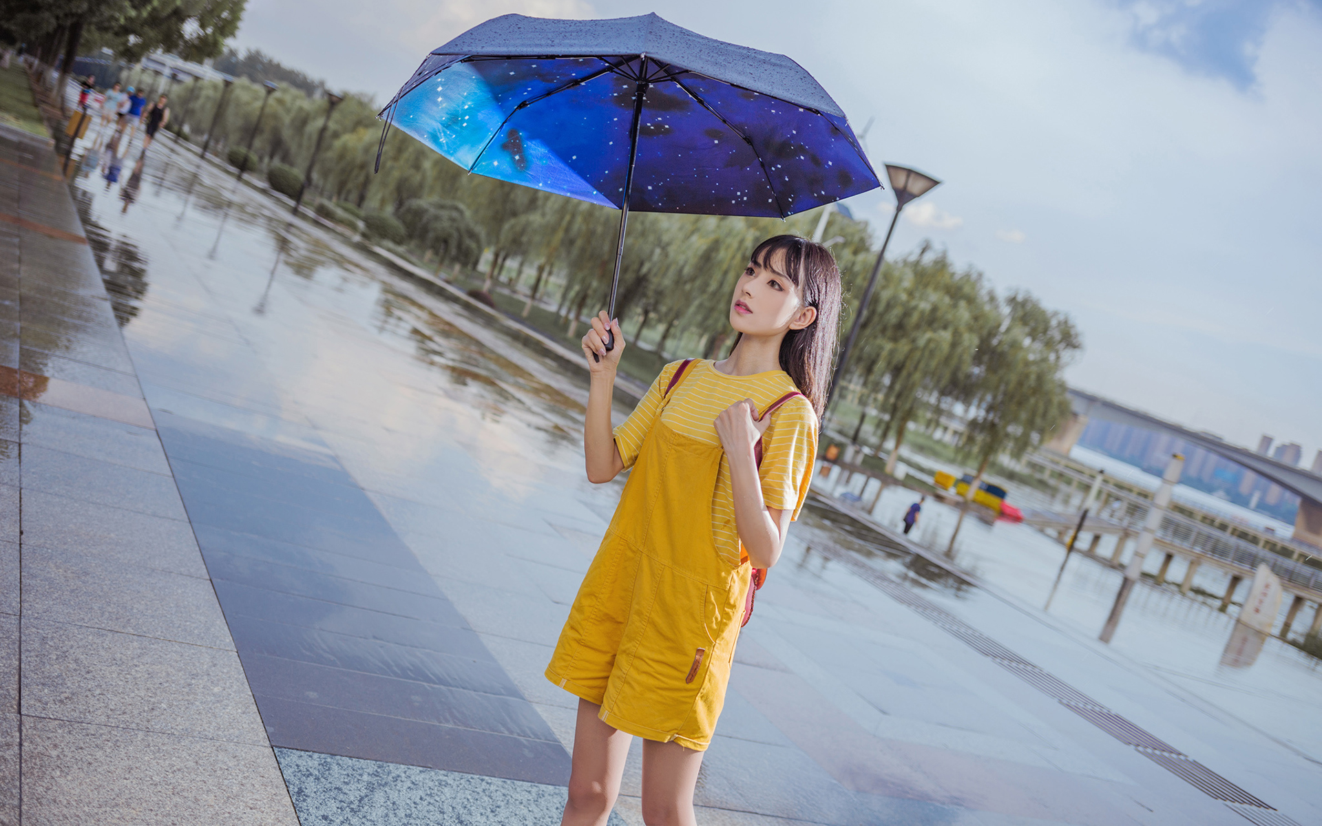 性感大眼美女高清桌面壁纸