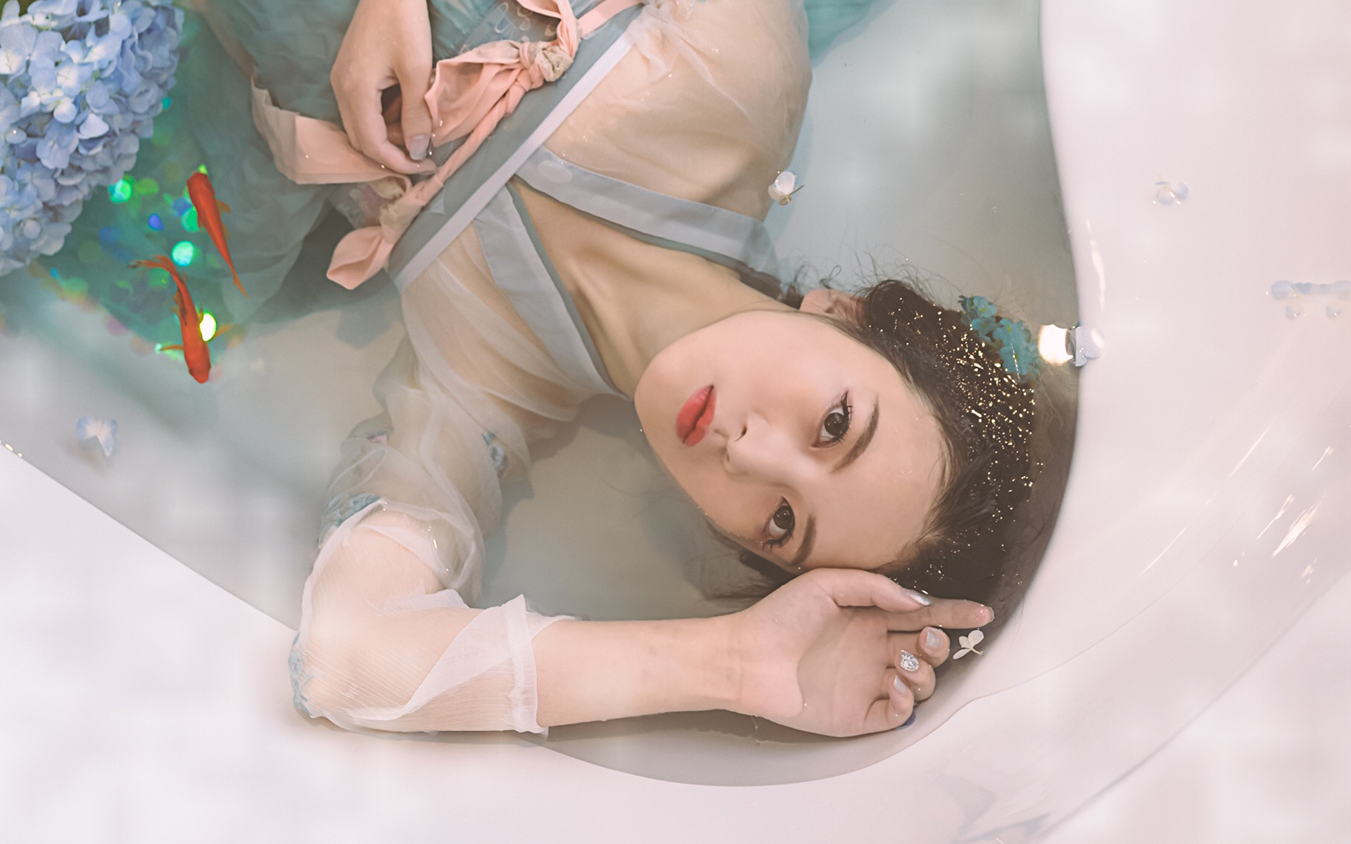 古装美女浴室湿身高清桌面壁纸