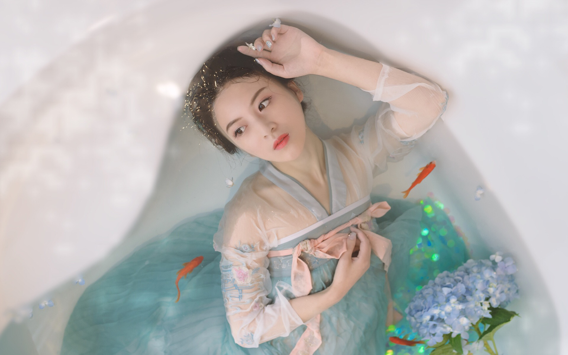 古装美女浴室湿身高清桌面壁纸