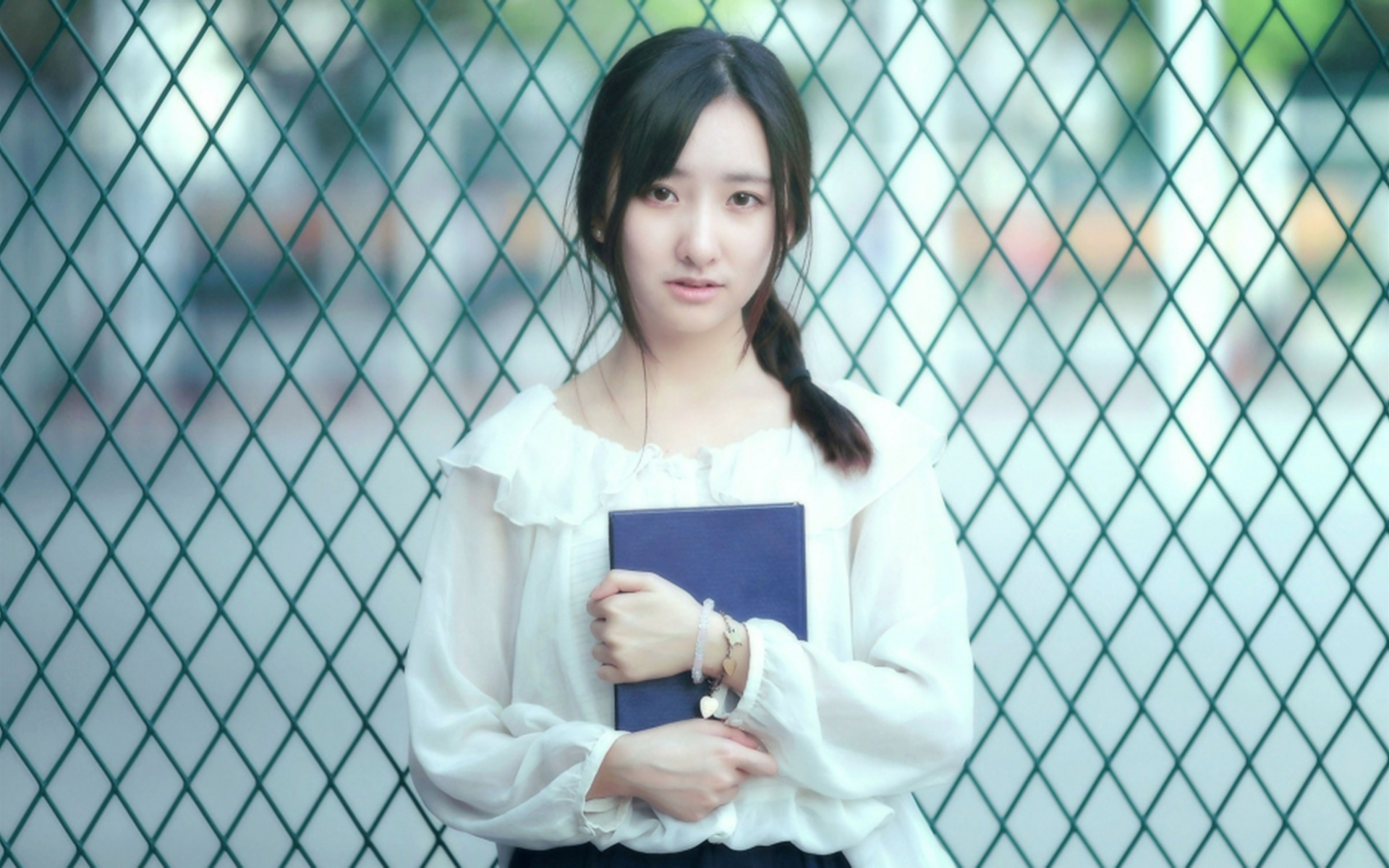 清新校园美女高清桌面壁纸