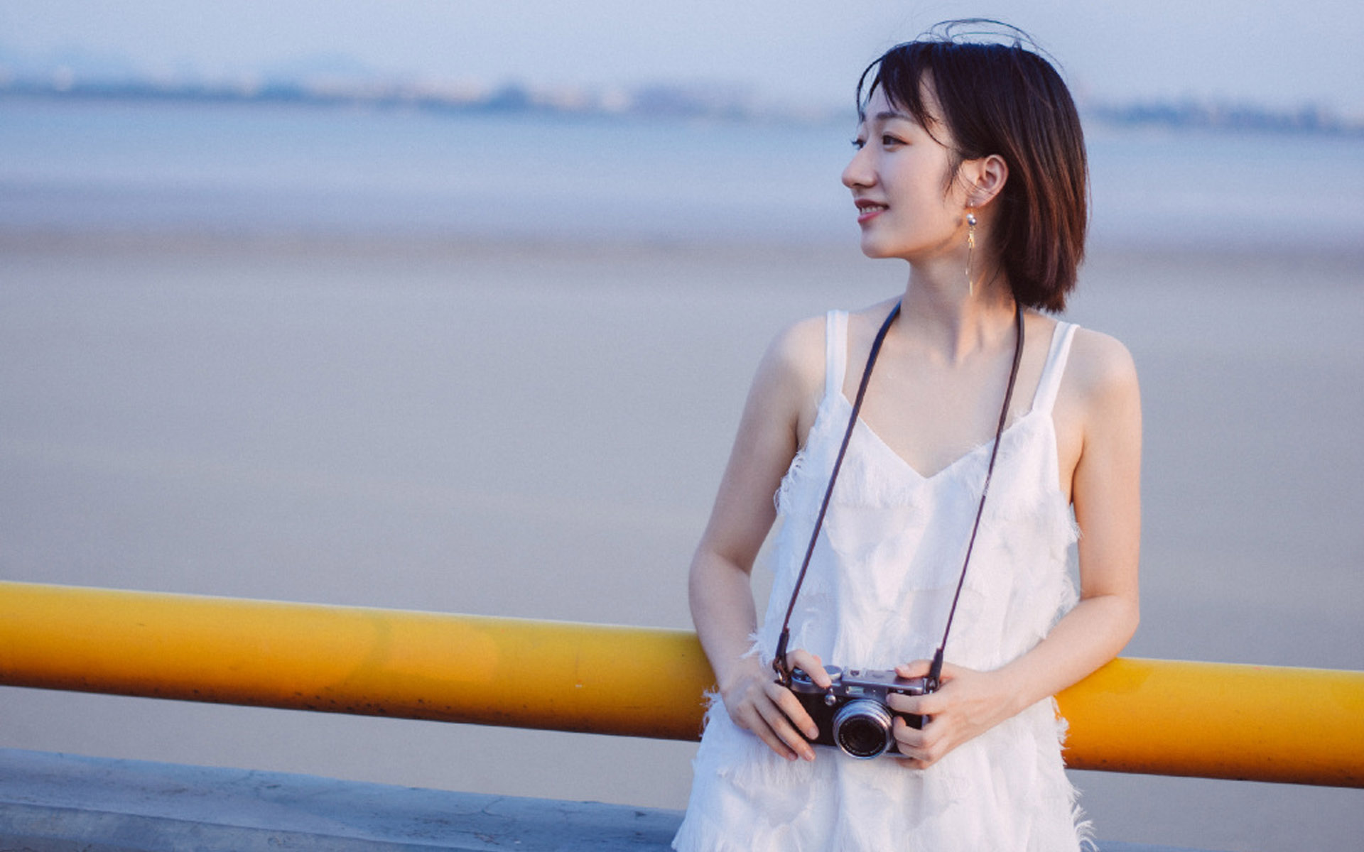 清新气质美女写真图片桌面壁纸